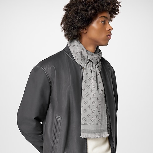 Étole Monogram Essential S00 Hombre Accesorios Bufandas | LOUIS VUITTON (Zoom de producto)