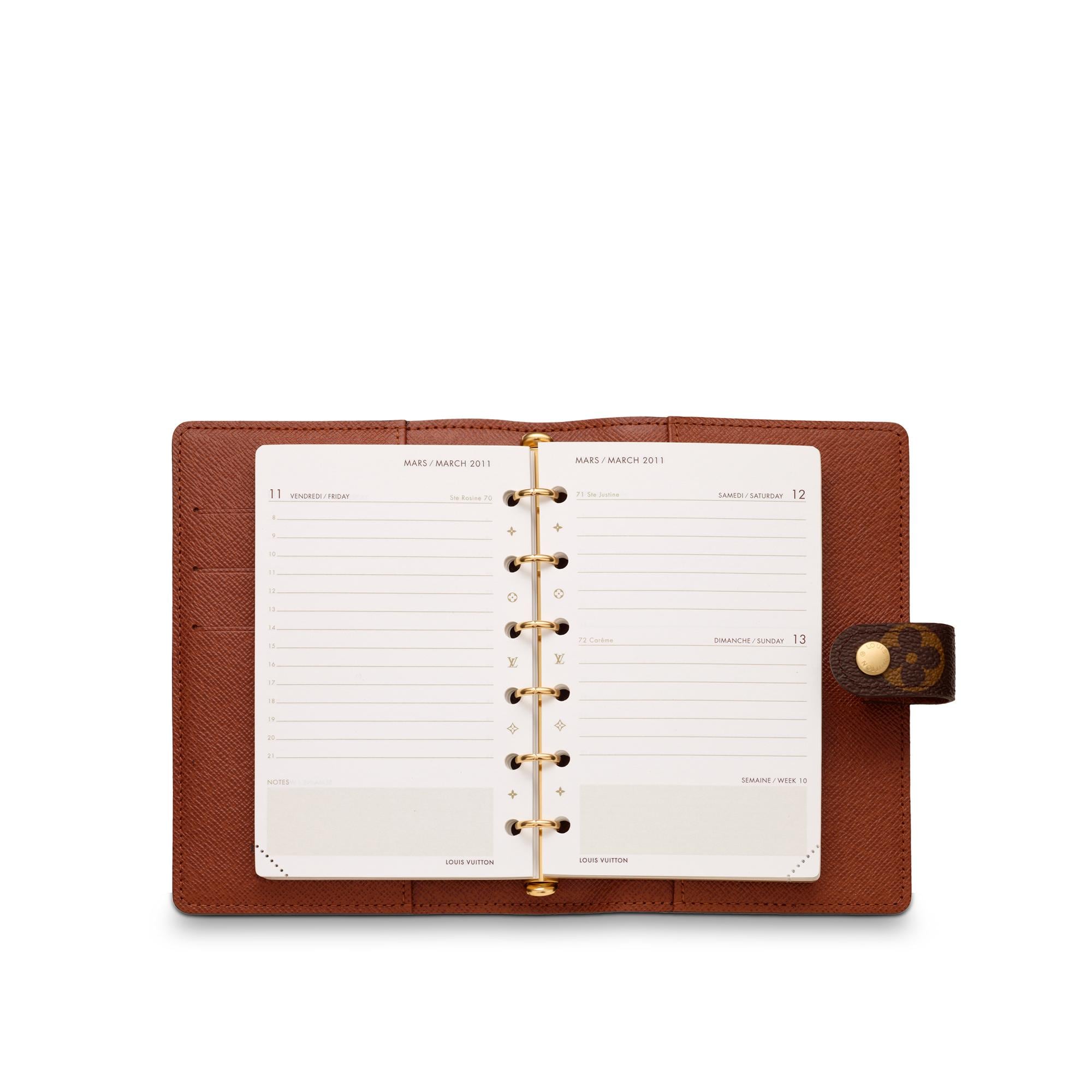Funda de agenda de anillas pequeña Lona Monogram Baúles, Viaje y Hogar Libros Artículos de papelería | LOUIS VUITTON (Zoom de producto)