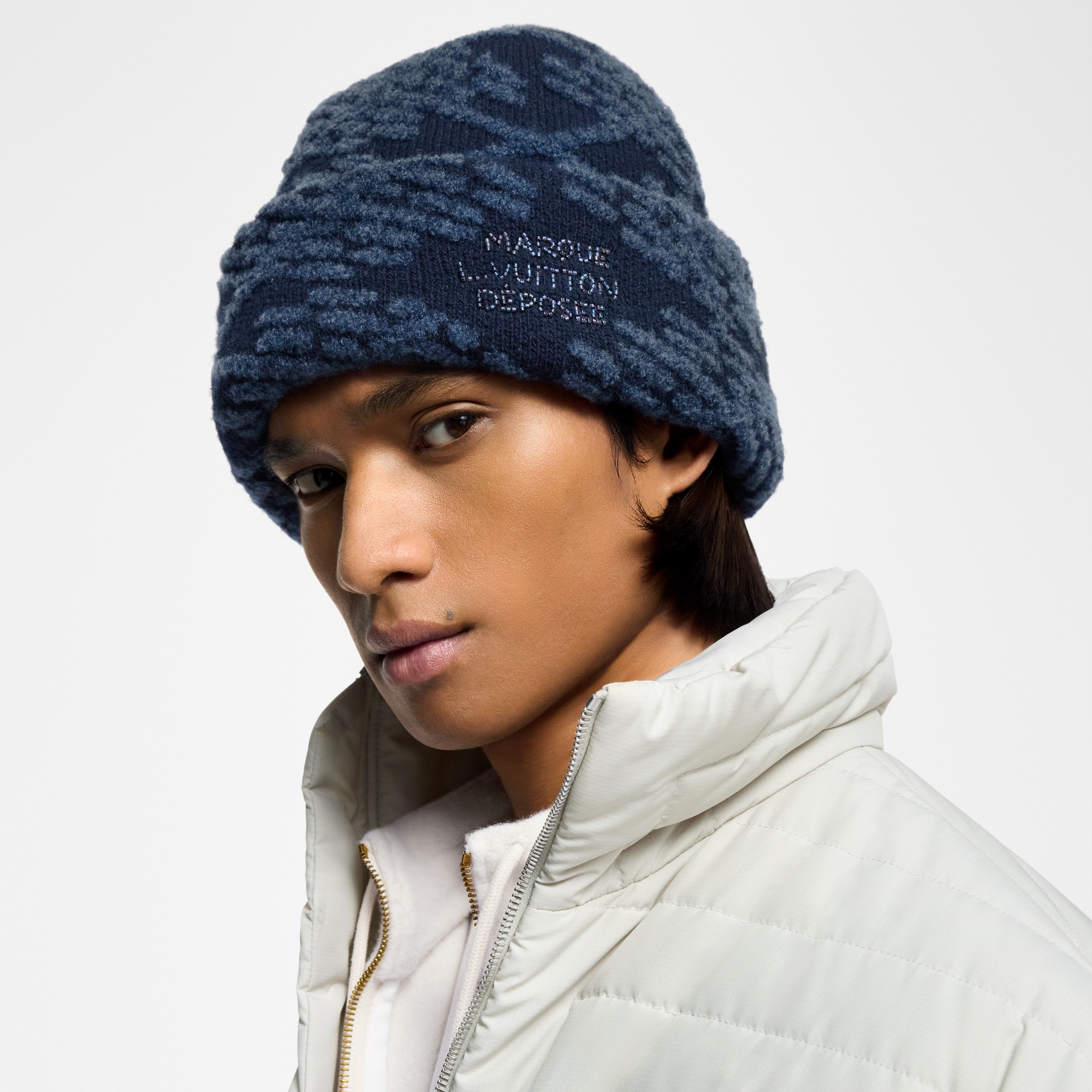 Gorro LV Crush Damier Argyle S00 Hombre Accesorios Sombreros, Gorros y Guantes | LOUIS VUITTON (Zoom de producto)