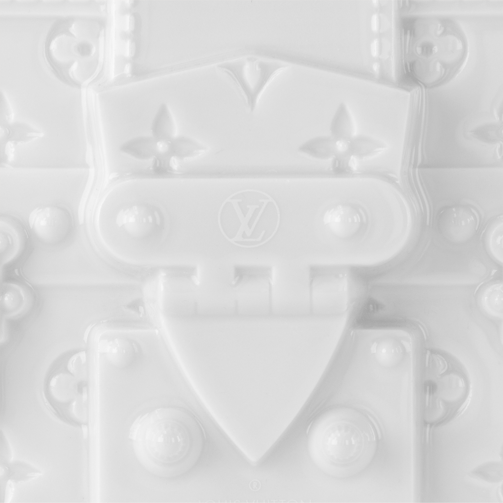 Jarrón de porcelana Petite Malle Lona Monogram Baúles, Viaje y Hogar Lo más destacado Campaña Art of Living | LOUIS VUITTON (Zoom de producto)