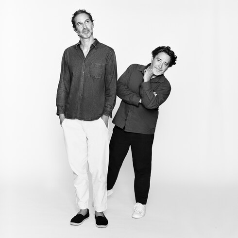 Lámpara Bell de Edward Barber y Jay Osgerby Piel y otros materiales Baúles, Viaje y Hogar Hogar y Decoración de mesa Objets Nomades – Colección de muebles | LOUIS VUITTON