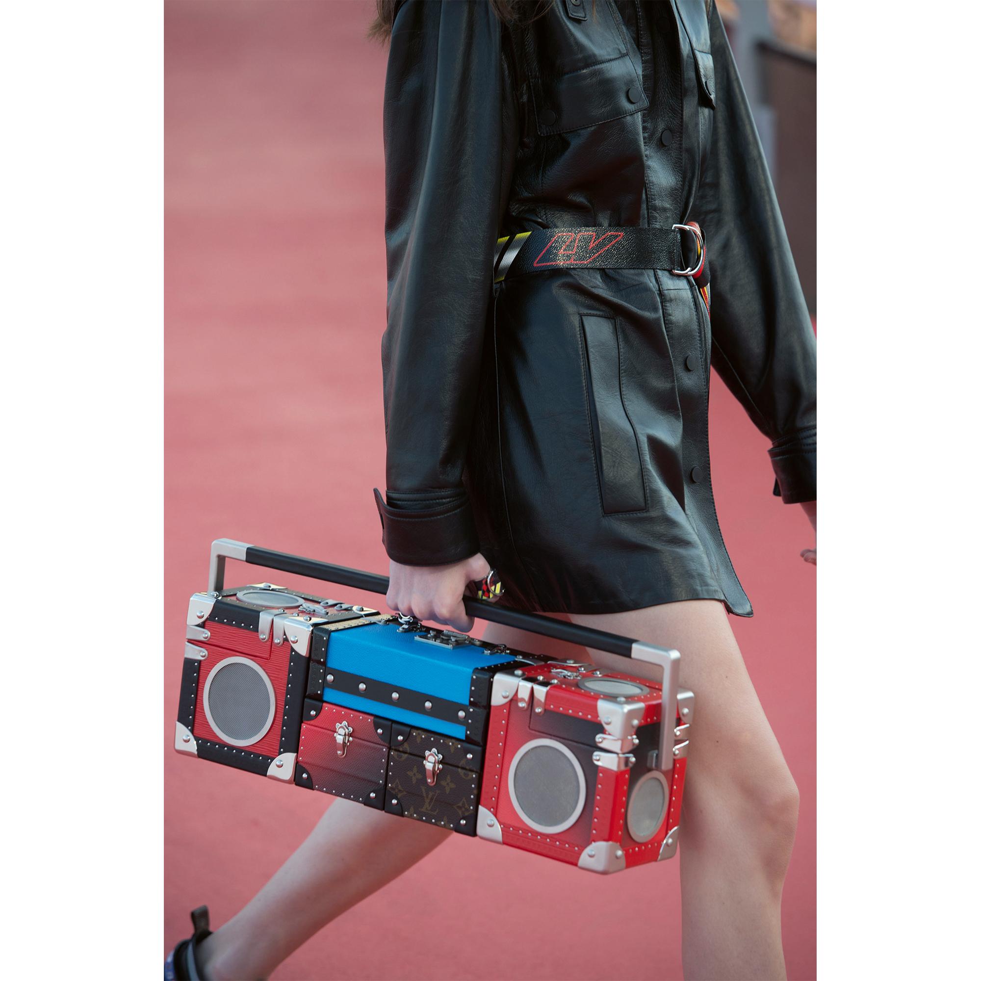 Libro Louis Vuitton Catwalk  Baúles, Viaje y Hogar Libros Libros de tapa dura | LOUIS VUITTON (Zoom de producto)