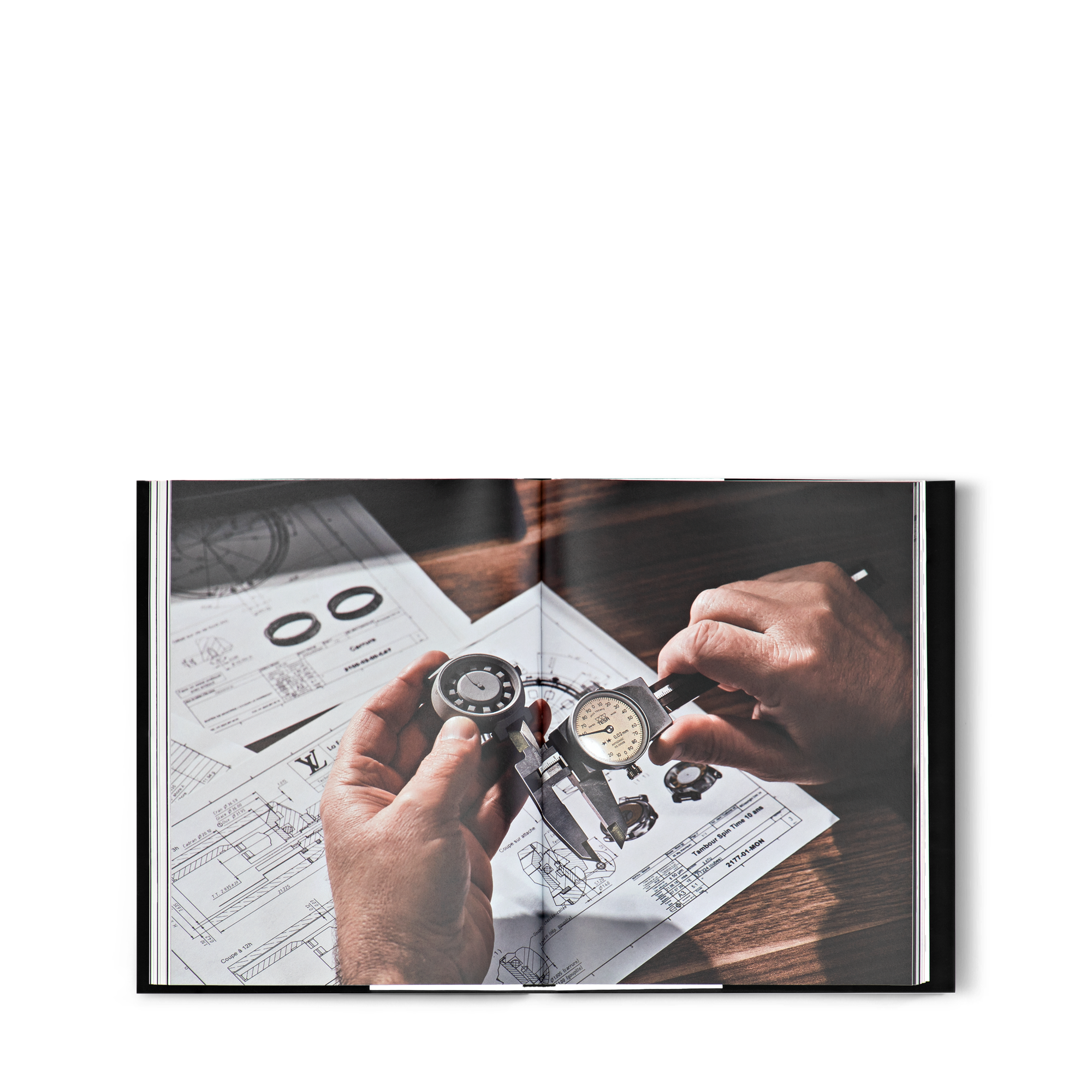 Libro Louis Vuitton Tambour  Baúles, Viaje y Hogar Libros Libros de tapa dura | LOUIS VUITTON (Zoom de producto)