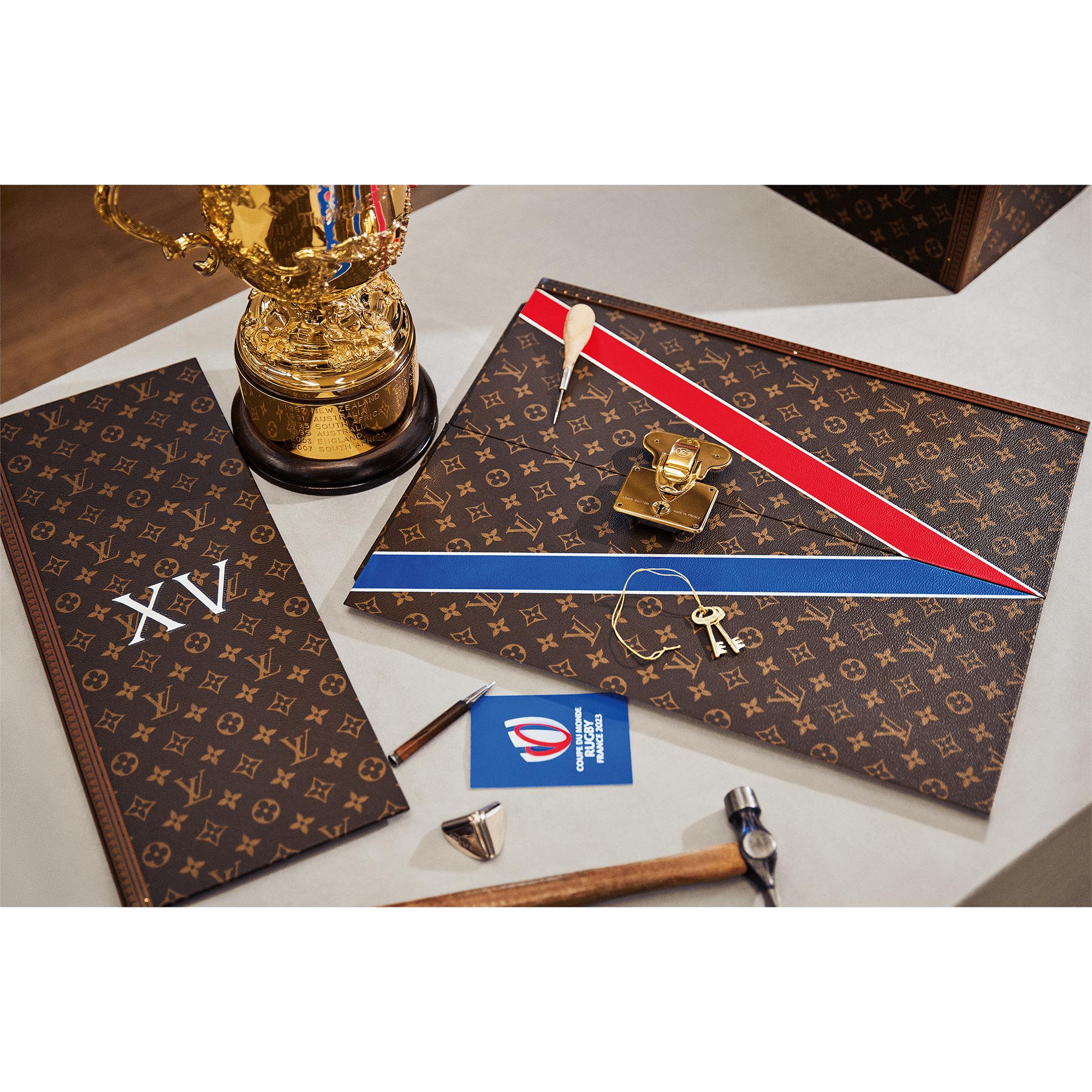 Libro Louis Vuitton Trophies  Baúles, Viaje y Hogar Libros Libros de tapa dura | LOUIS VUITTON (Zoom de producto)