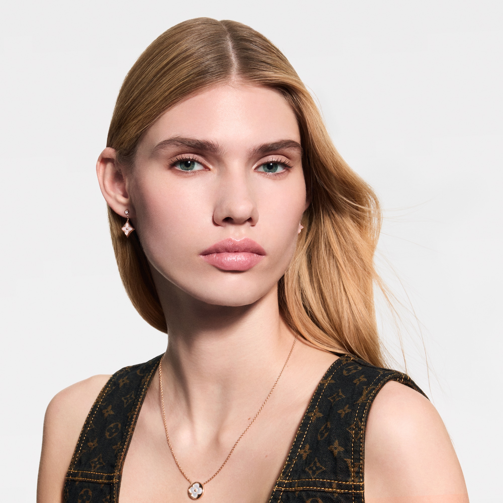 LV Baume - Recarga de bálsamo labial   Perfumes y Beauty Labios } | LOUIS VUITTON (Zoom de producto)