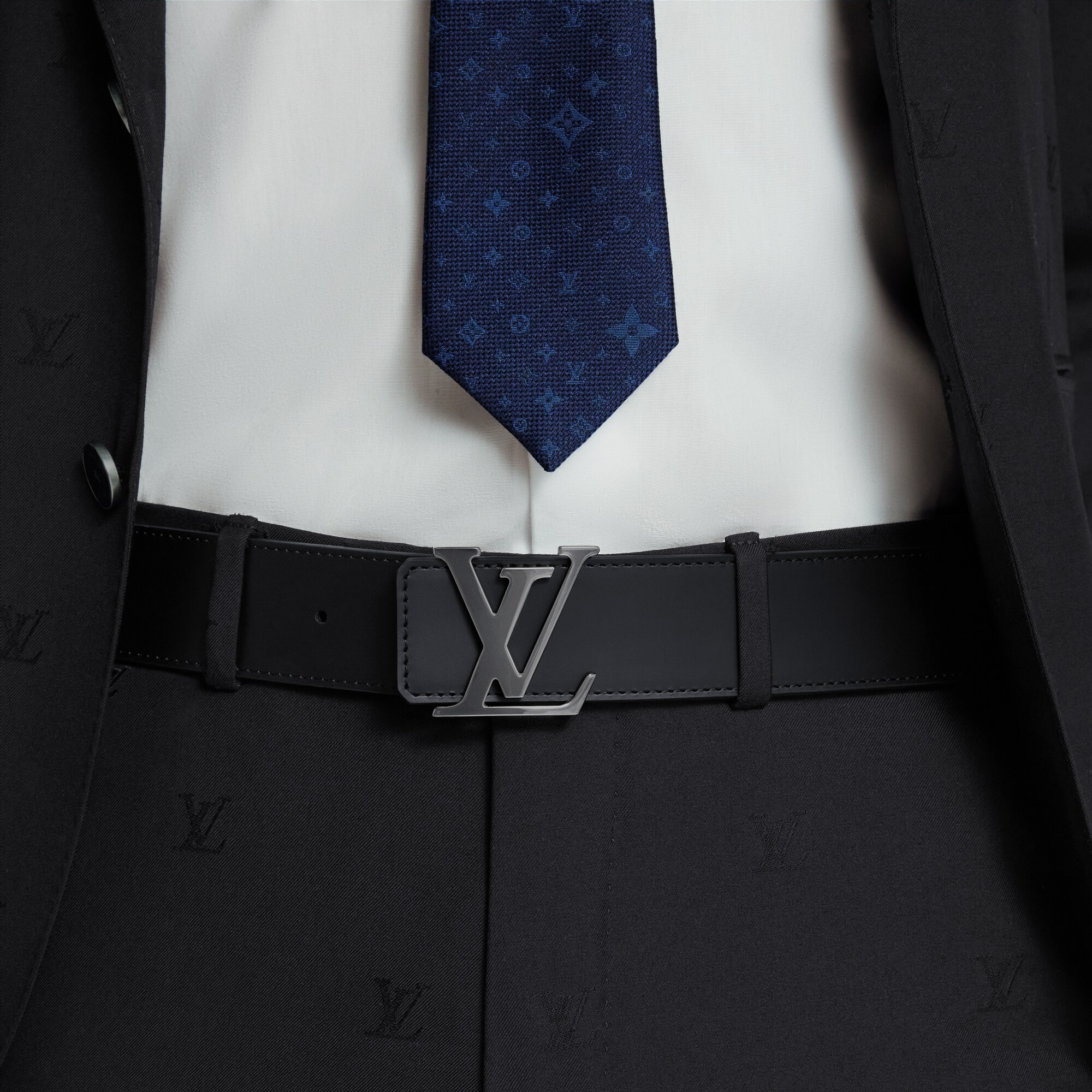 LV Initiales 40 mm reversible Lona Monogram Eclipse Hombre Accesorios Cinturones | LOUIS VUITTON (Zoom de producto)