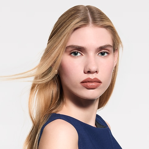 LV Rouge - Barra de labios satinada Perfumes y Beauty Labios } | LOUIS VUITTON (Zoom de producto)