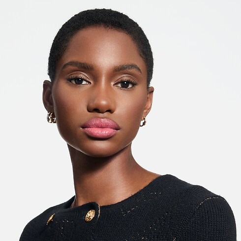 LV Rouge - Barra de labios satinada Perfumes y Beauty Labios } | LOUIS VUITTON (Zoom de producto)