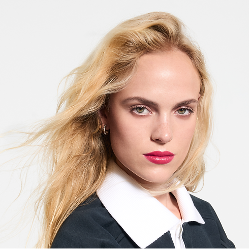 LV Rouge - Barra de labios satinada Perfumes y Beauty Labios } | LOUIS VUITTON (Zoom de producto)