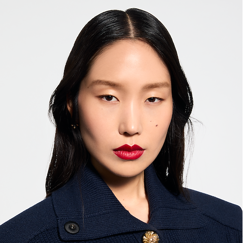 LV Rouge - Recarga de barra de labios satinada Perfumes y Beauty Labios } | LOUIS VUITTON (Zoom de producto)