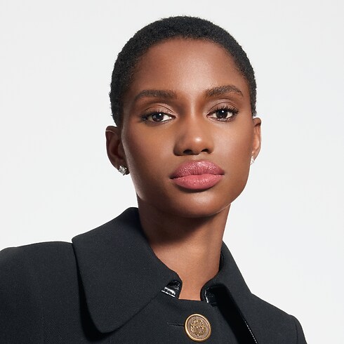 LV Rouge - Recarga de barra de labios satinada Perfumes y Beauty Labios } | LOUIS VUITTON (Zoom de producto)