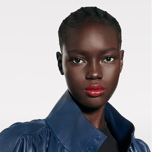 LV Rouge - Recarga de barra de labios satinada Perfumes y Beauty Labios } | LOUIS VUITTON (Zoom de producto)