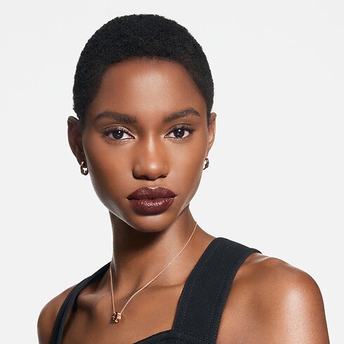 LV Rouge - Recarga de barra de labios satinada Perfumes y Beauty Labios } | LOUIS VUITTON (Zoom de producto)