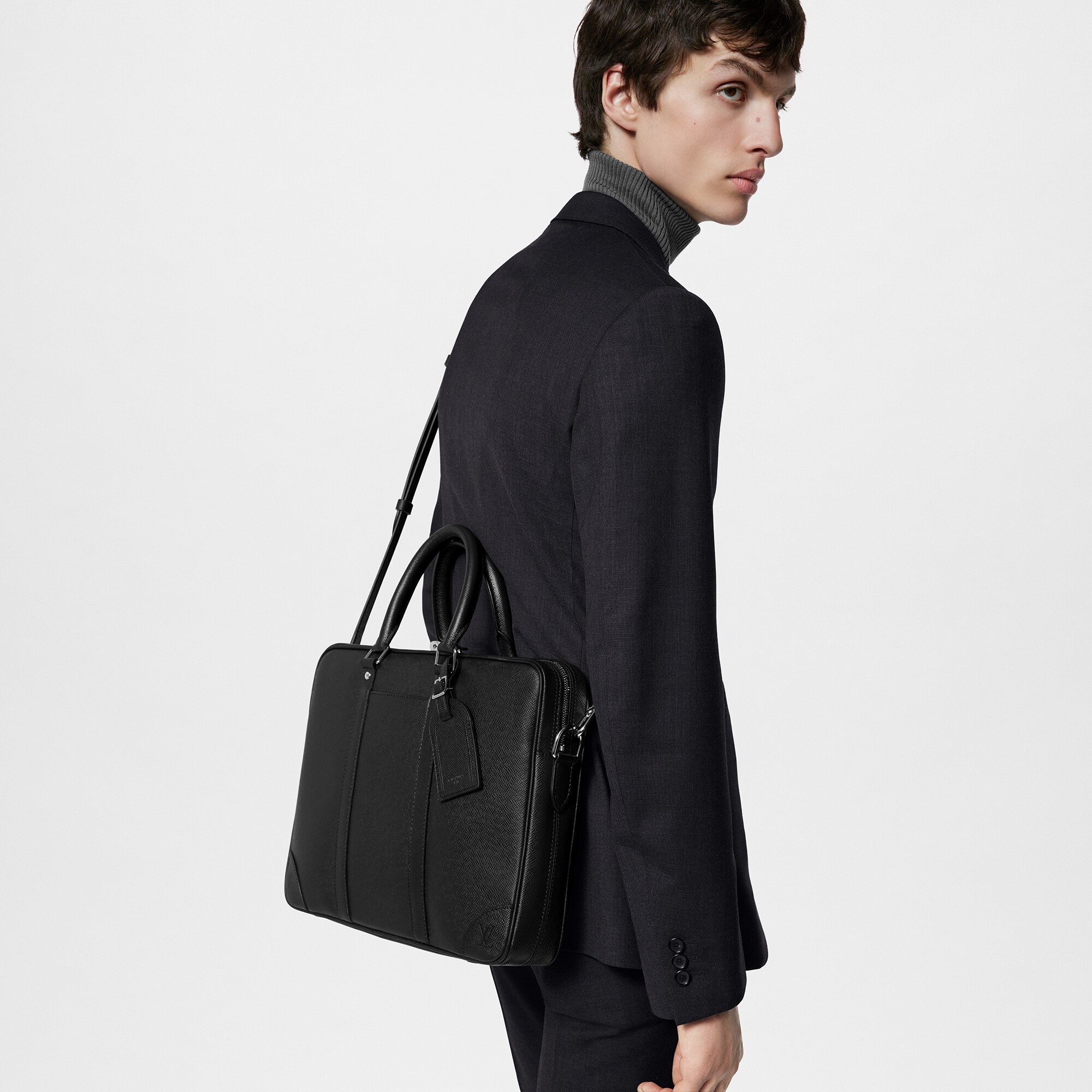 Maletín Porte-Documents Voyage PM Piel Taïga Novedades Para hombre New Formal | LOUIS VUITTON (Zoom de producto)