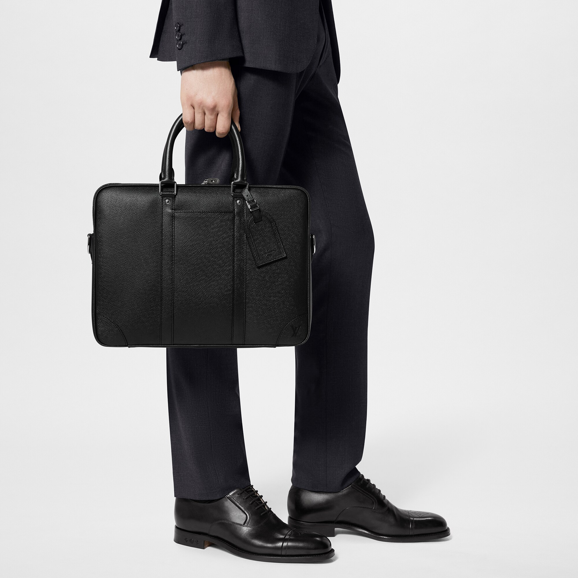 Maletín Porte-Documents Voyage PM Piel Taïga Novedades Para hombre New Formal | LOUIS VUITTON (Zoom de producto)