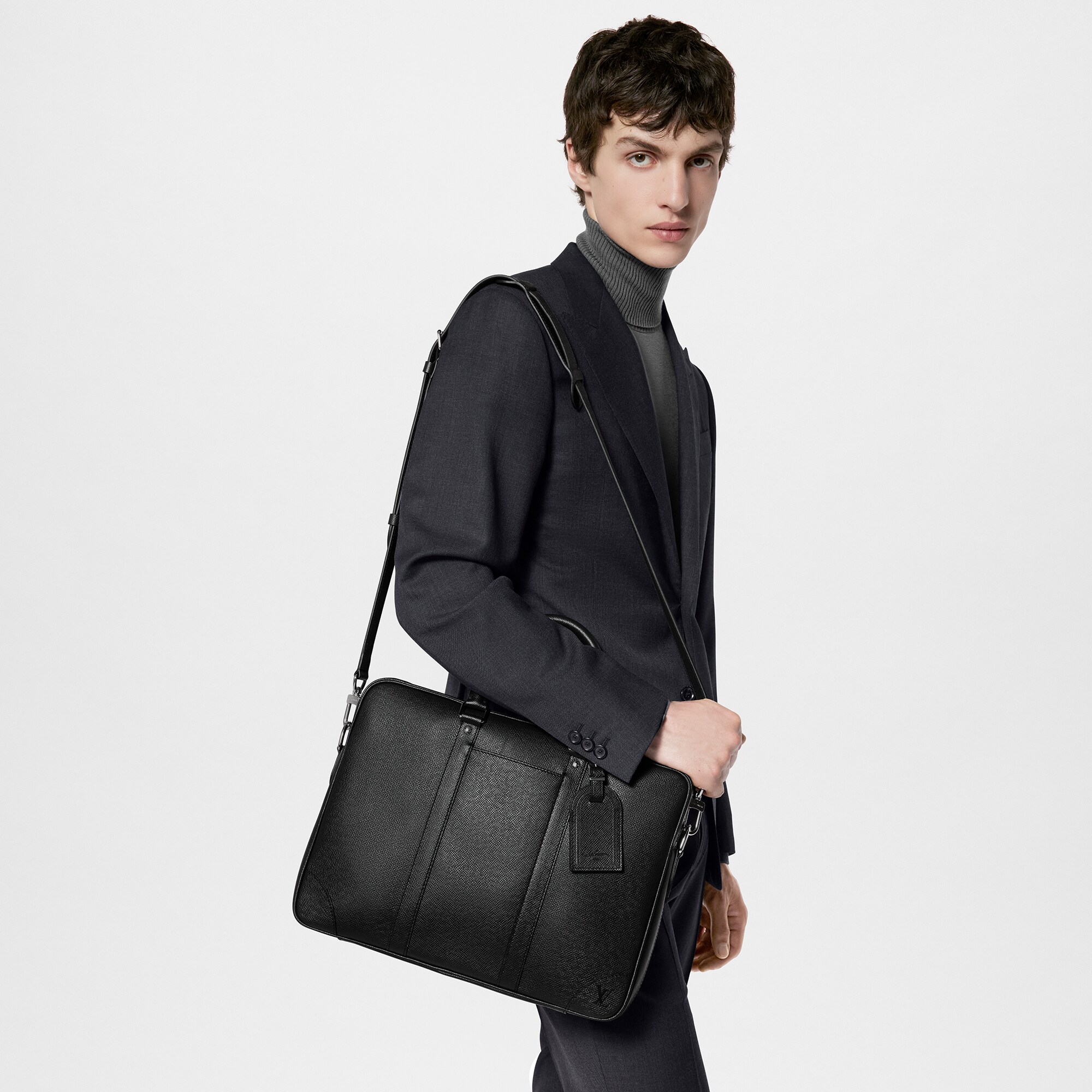 Maletín Porte-Documents Voyage PM Piel Taïga Novedades Para hombre New Formal | LOUIS VUITTON (Zoom de producto)