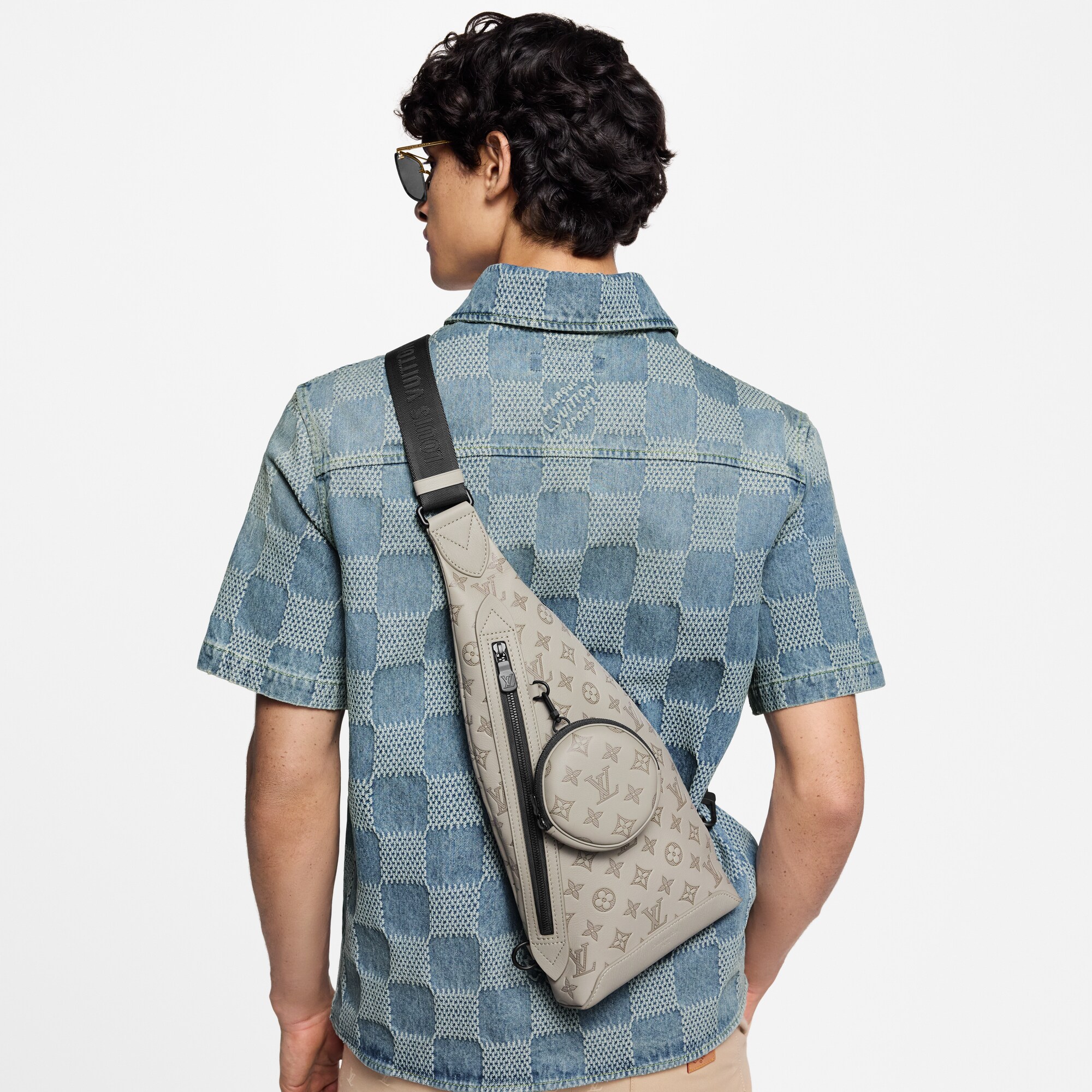 Mochila bandolera Duo Monogram Shadow Bolsos y pequeña marroquinería Bolsos de mujer Novedades | LOUIS VUITTON (Zoom de producto)
