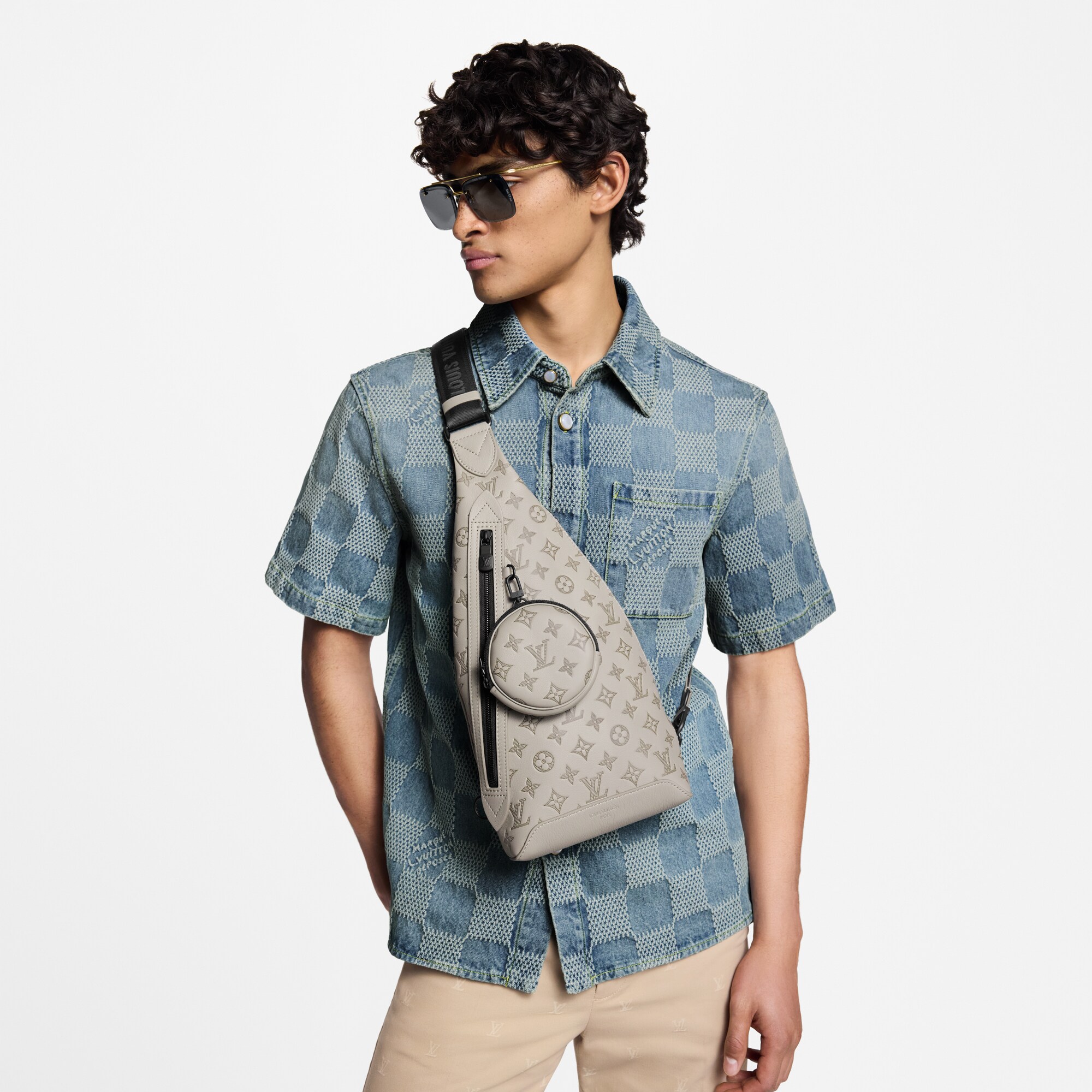 Mochila bandolera Duo Monogram Shadow Bolsos y pequeña marroquinería Bolsos de mujer Novedades | LOUIS VUITTON (Zoom de producto)