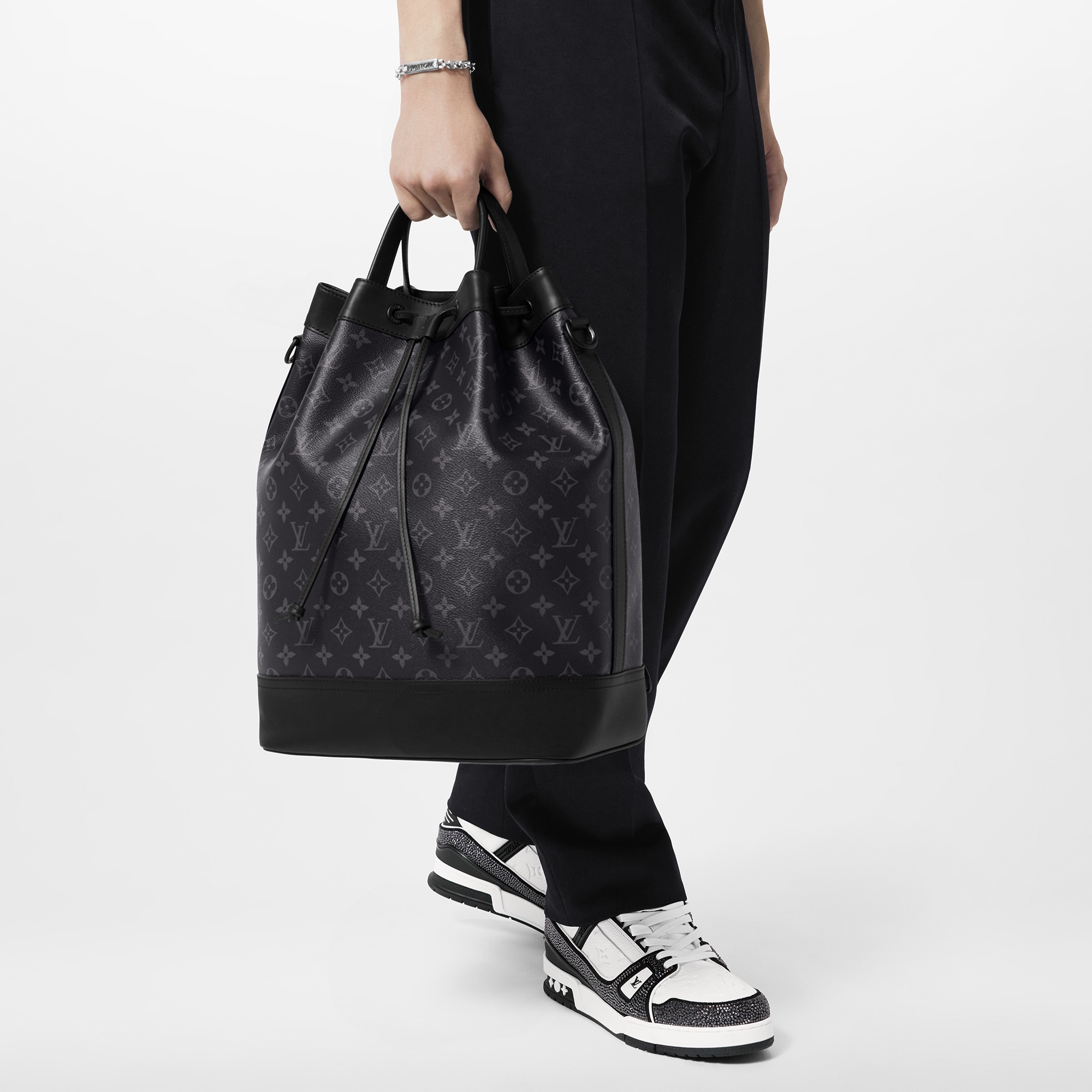 Mochila bandolera Maxi Noé Monogram Eclipse Hombre Discontinued Product Obs 13 | LOUIS VUITTON (Zoom de producto)