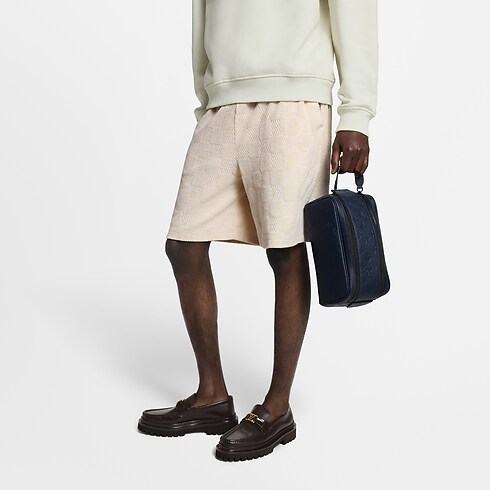 Neceser Dopp Kit Monogram Shadow Hombre Viaje Accesorios de viaje | LOUIS VUITTON (Zoom de producto)