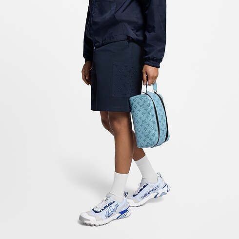 Neceser Dopp Kit Monogram Shadow Hombre Viaje Accesorios de viaje | LOUIS VUITTON (Zoom de producto)