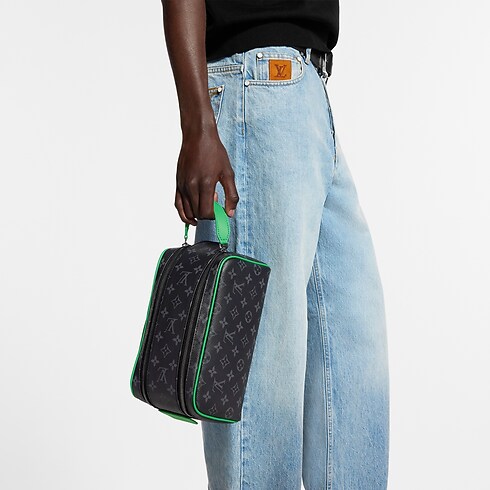 Neceser Dopp Kit Lona Monogram Eclipse Hombre Viaje Accesorios de viaje | LOUIS VUITTON (Zoom de producto)