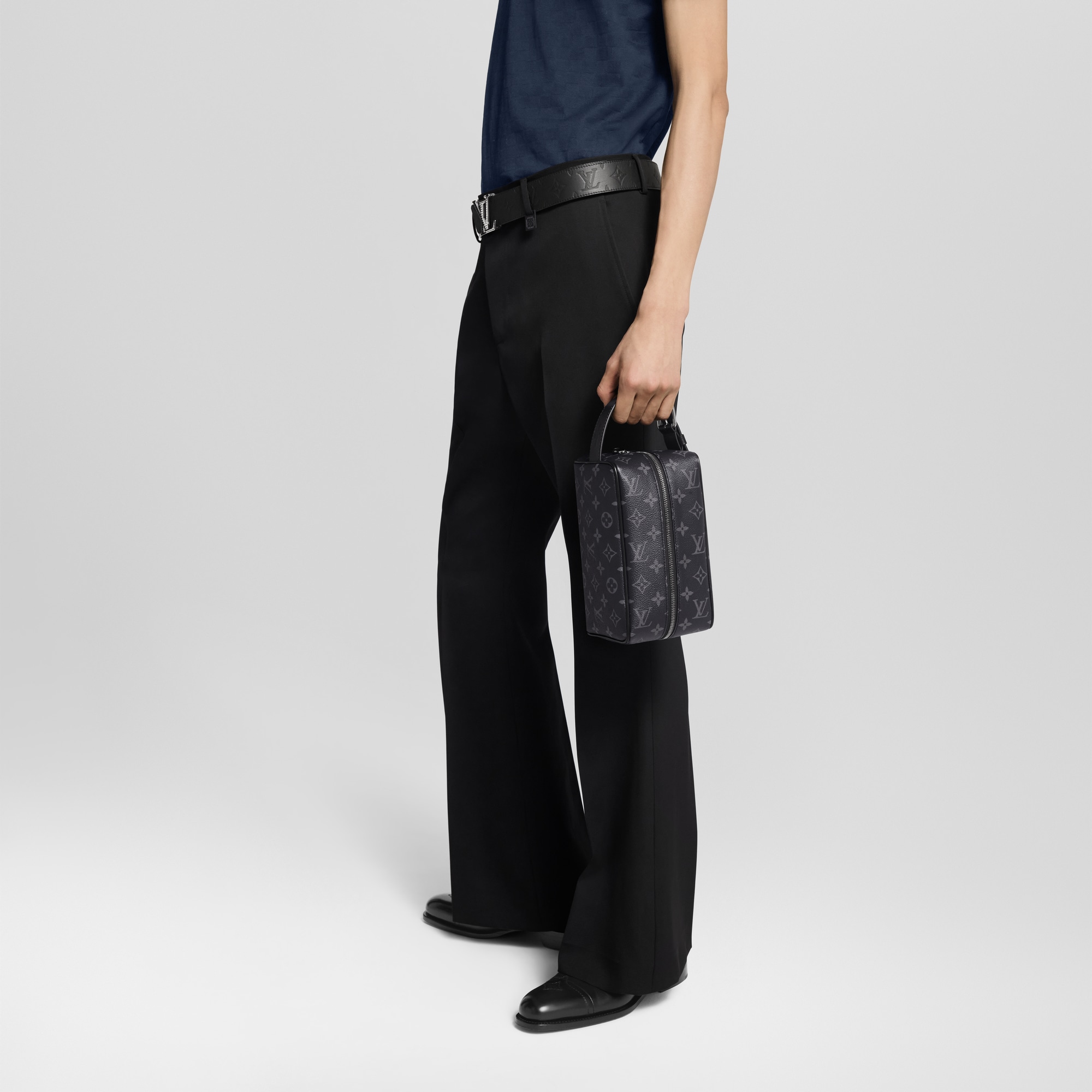 Neceser Locker Dopp Kit Lona Monogram Eclipse Hombre Viaje Accesorios de viaje | LOUIS VUITTON (Zoom de producto)