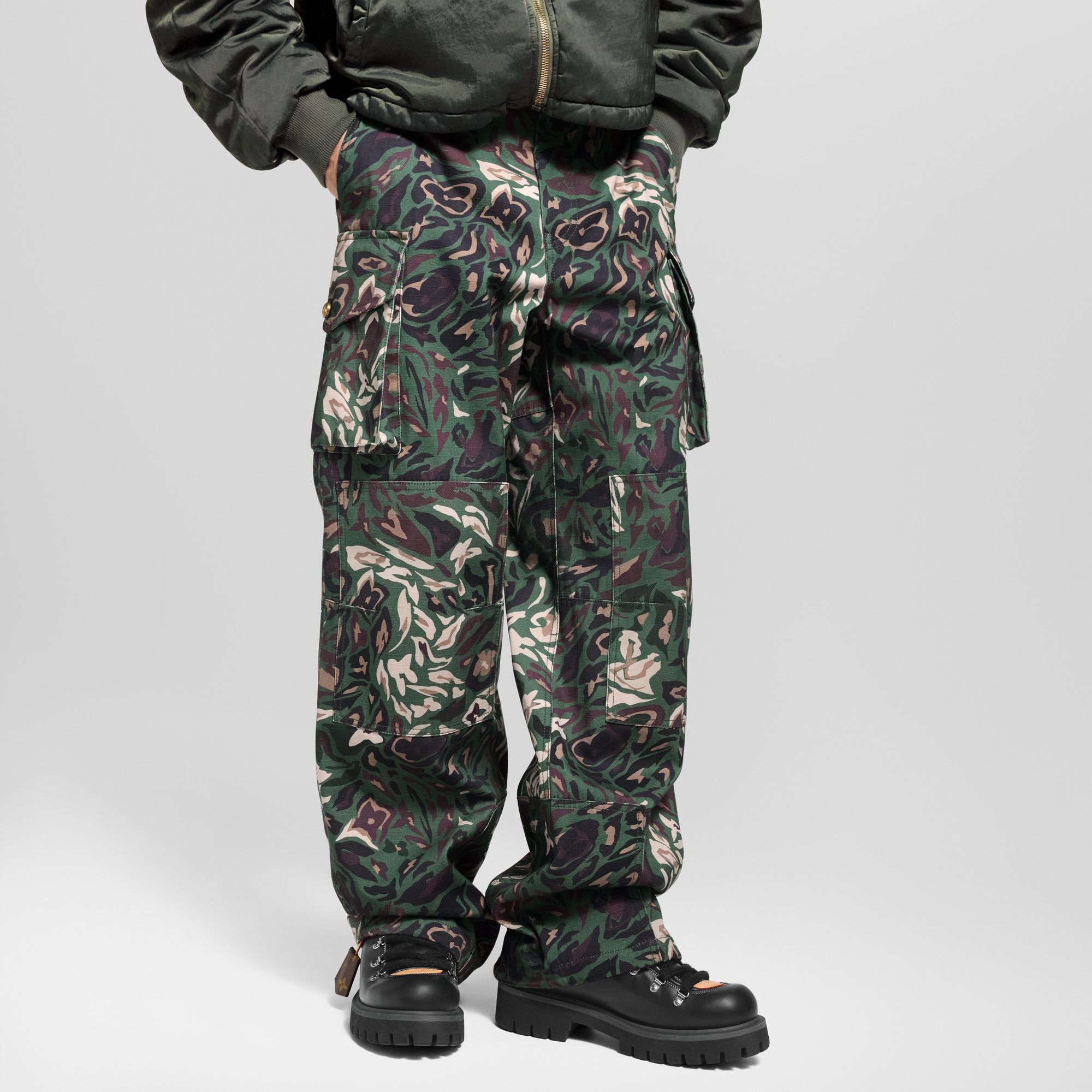 Pantalón cargo multibolsillos  Hombre Prêt-à-Porter Pantalones | LOUIS VUITTON (Zoom de producto)