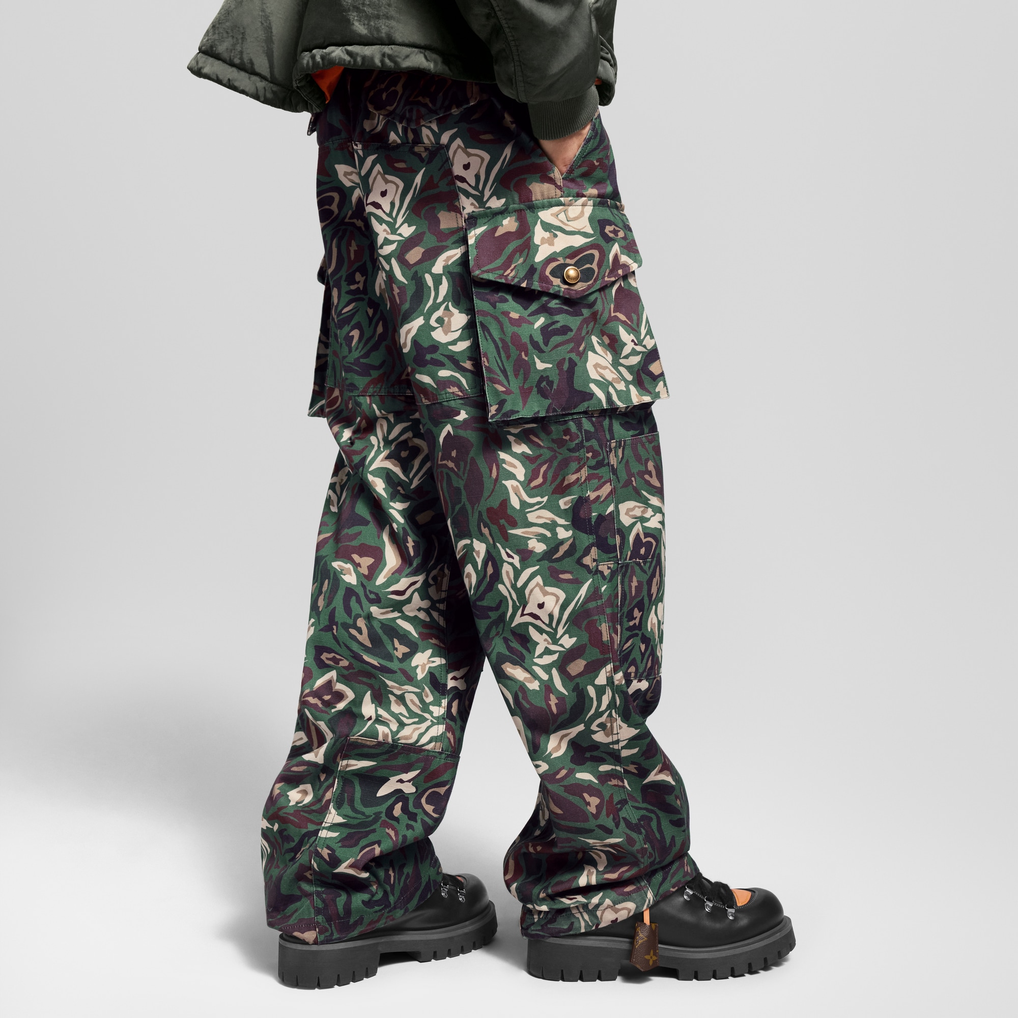 Pantalón cargo multibolsillos  Hombre Prêt-à-Porter Pantalones | LOUIS VUITTON (Zoom de producto)