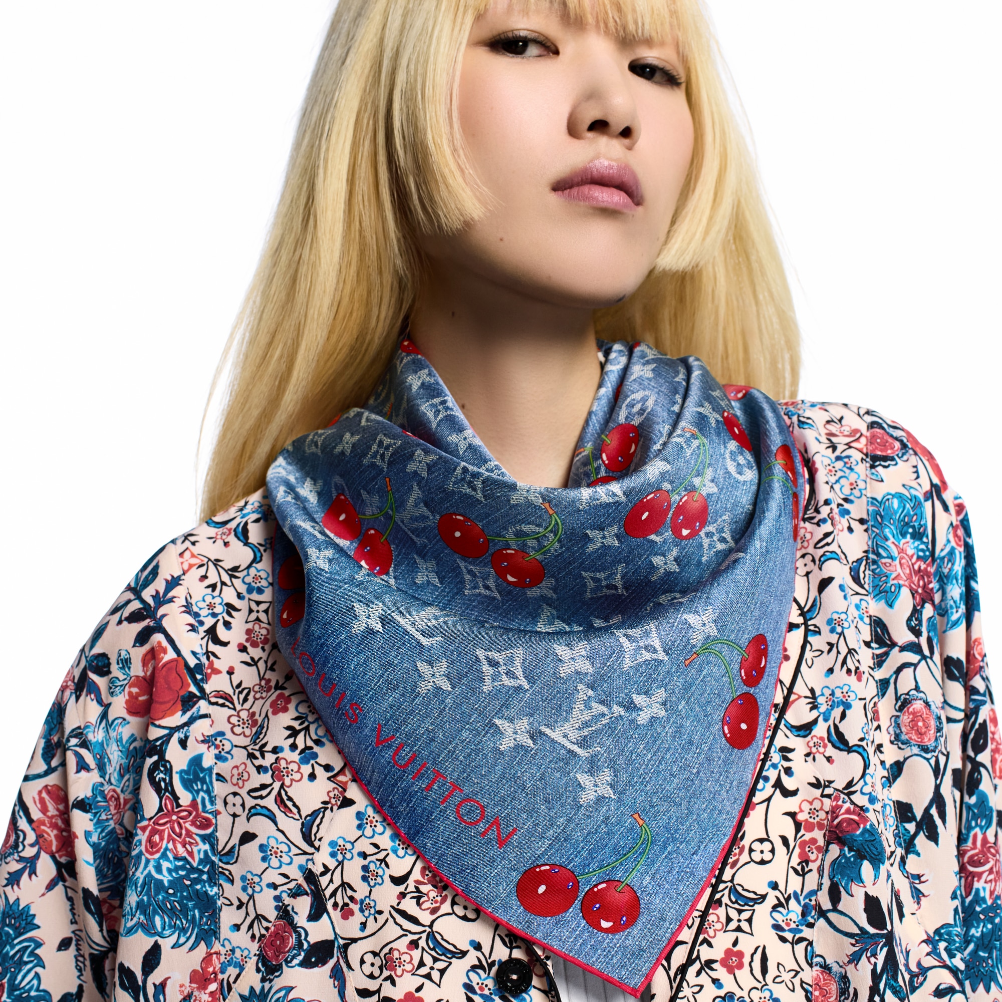 Pañuelo Denim Cerise 90 LV x TM S00 Mujer Accesorios Pañuelos de seda y bandanas | LOUIS VUITTON (Zoom de producto)