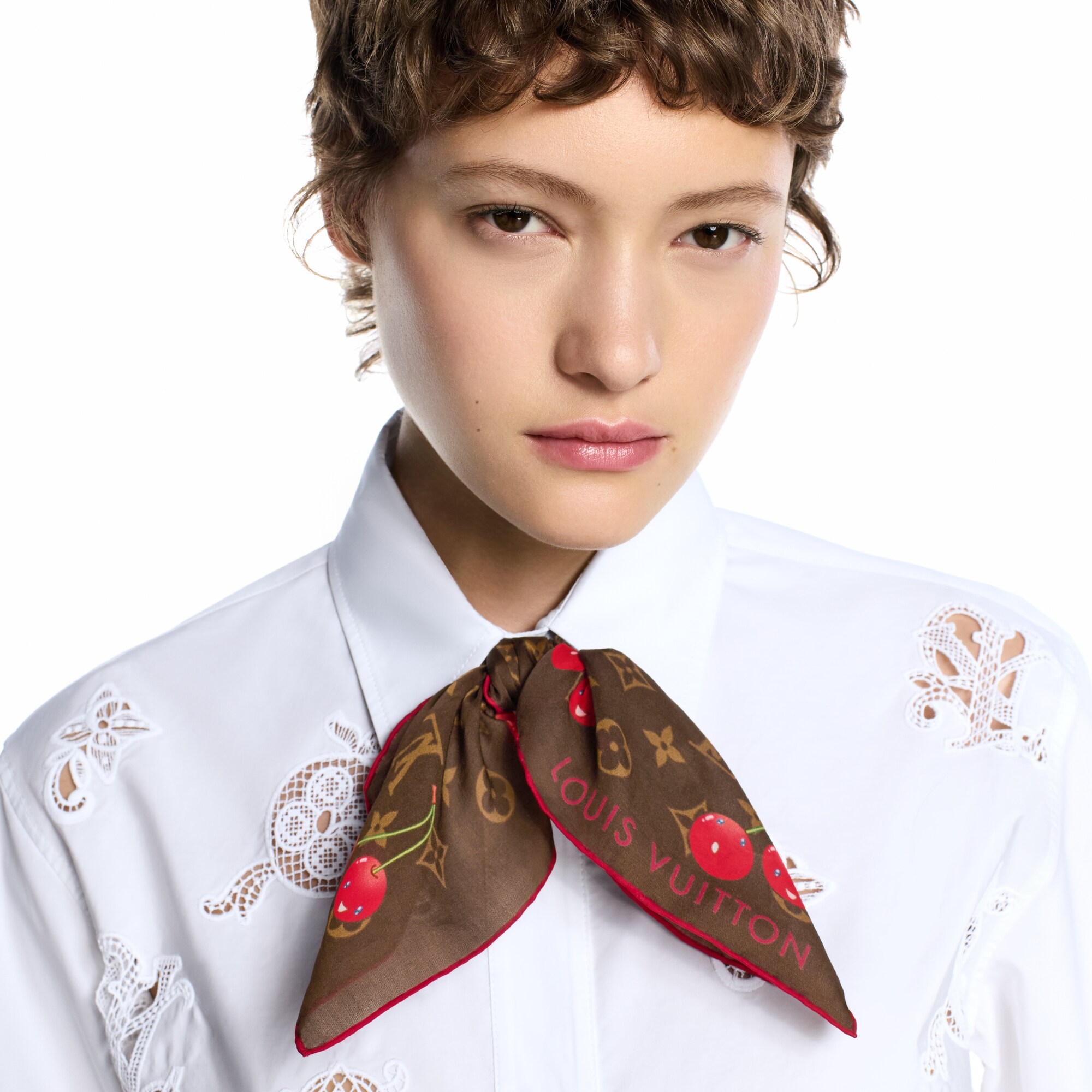 Pañuelo Monogram Cerise 55 LV x TM S00 Mujer Accesorios Pañuelos de seda y bandanas | LOUIS VUITTON (Zoom de producto)