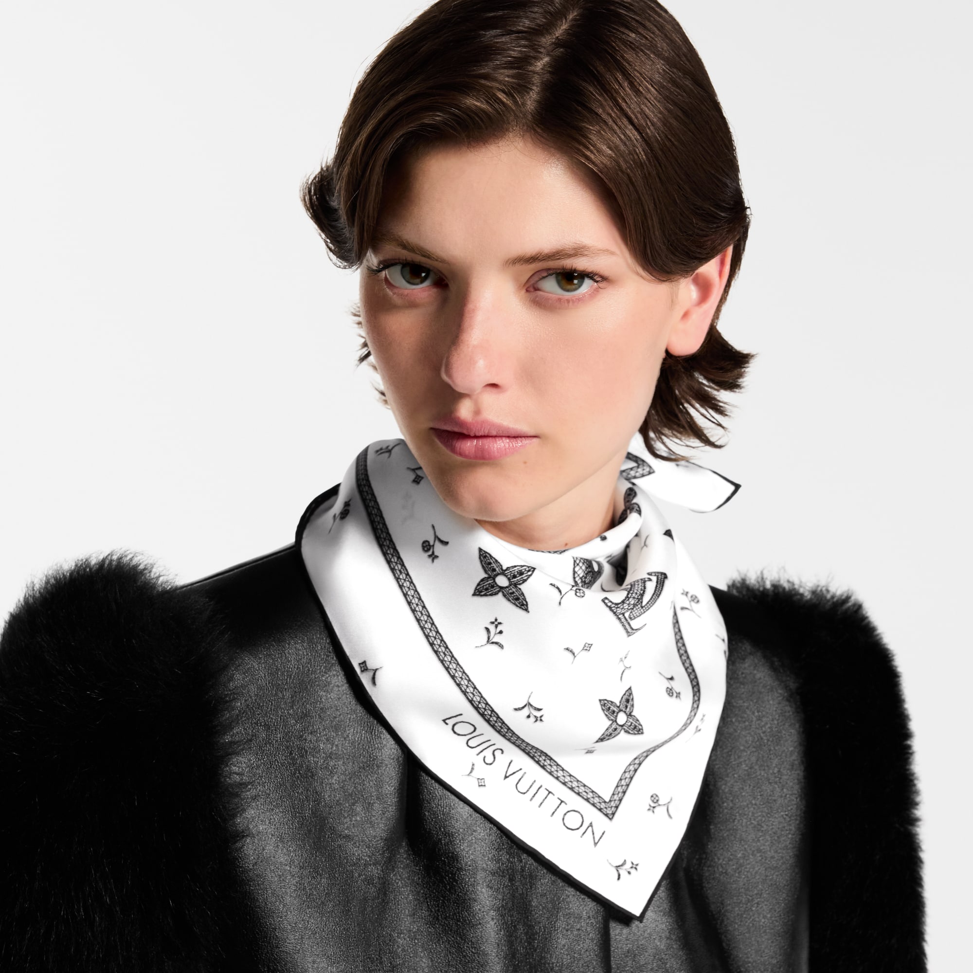 Pañuelo Monogram Romance 70 S00 Mujer Accesorios Pañuelos de seda y bandanas | LOUIS VUITTON (Zoom de producto)