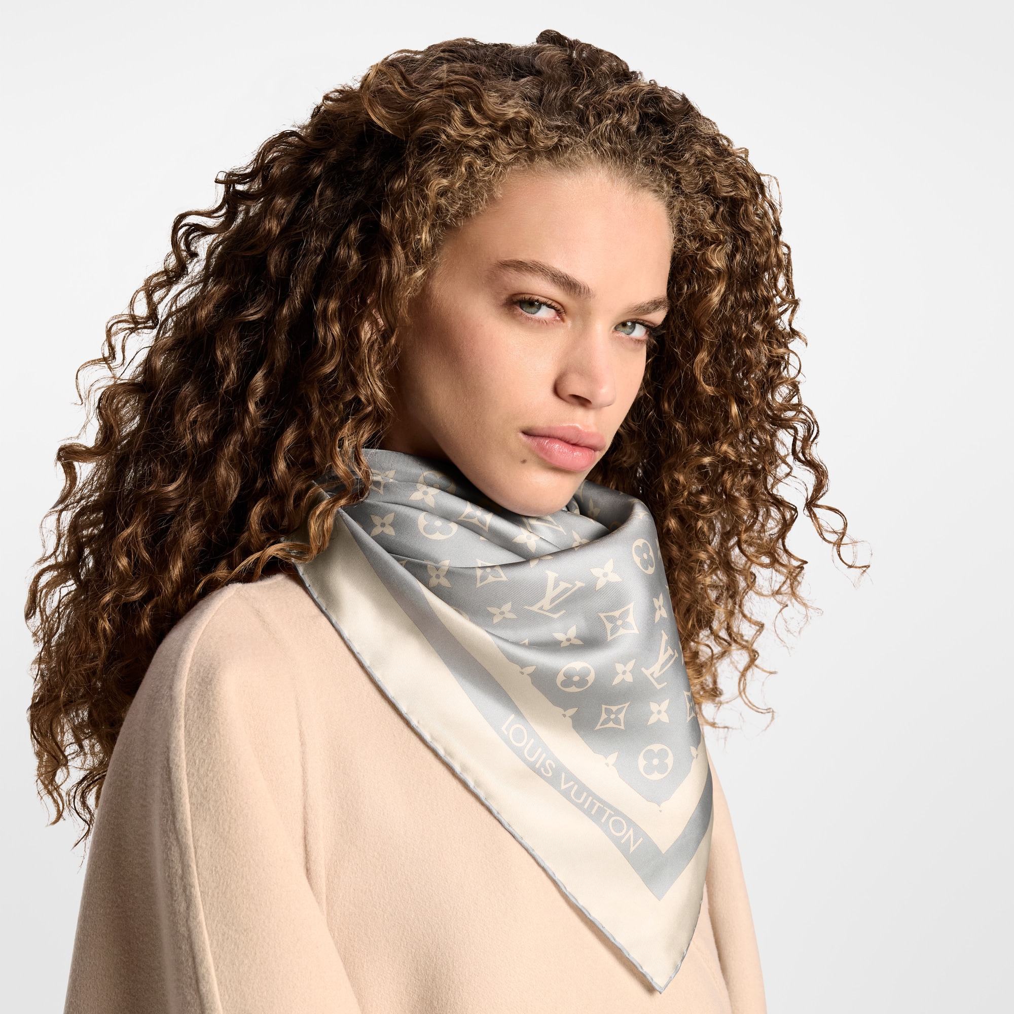 Pañuelo Monogram Silhouette 90 S00 Mujer Accesorios Pañuelos de seda y bandanas | LOUIS VUITTON (Zoom de producto)