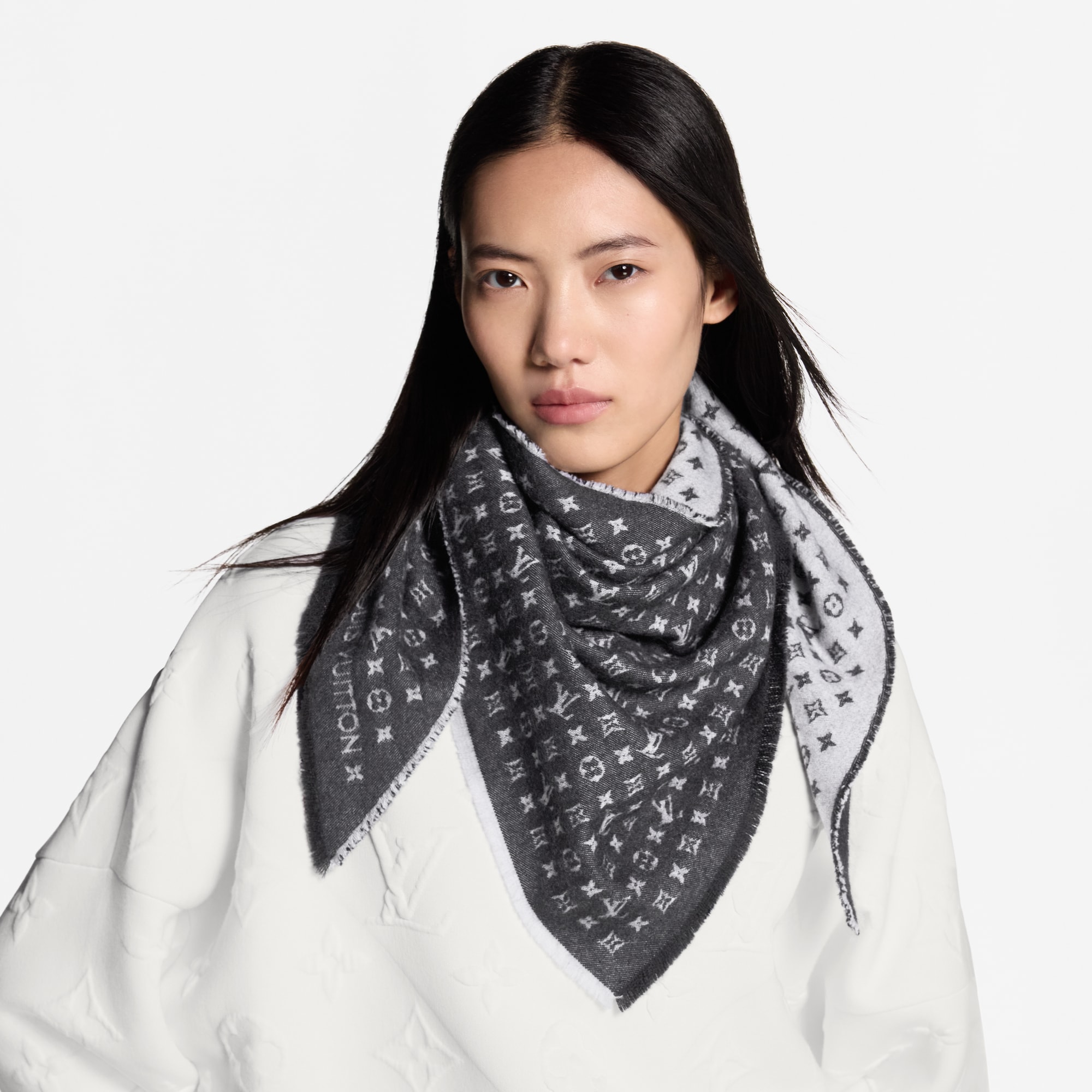 Pañuelo triangular The Favorite S00 Mujer Accesorios Chales y estolas | LOUIS VUITTON (Zoom de producto)