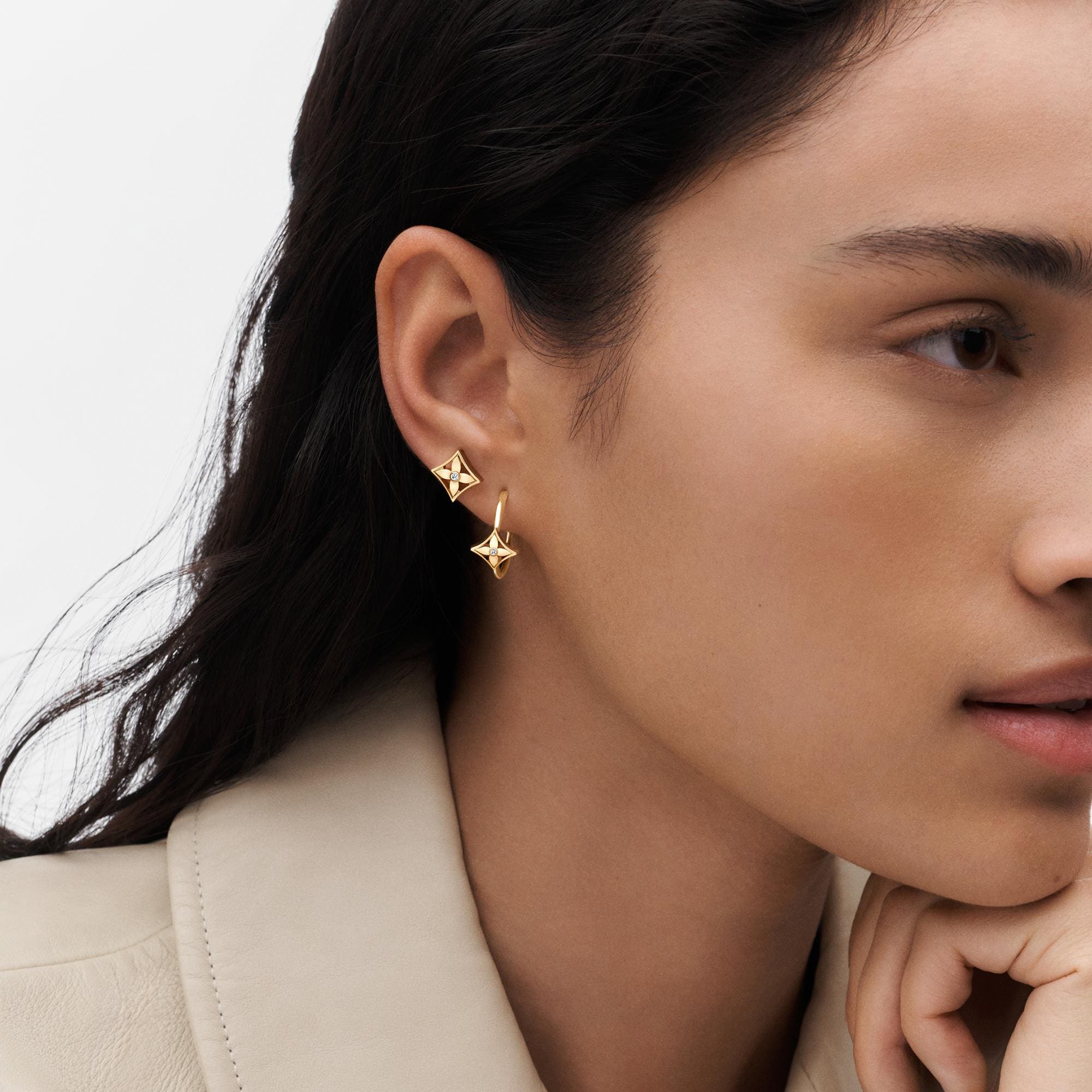 Pendiente de aro Idylle Blossom de oro amarillo y diamante (unidad)  Joyería Categorías Pendientes | LOUIS VUITTON (Zoom de producto)
