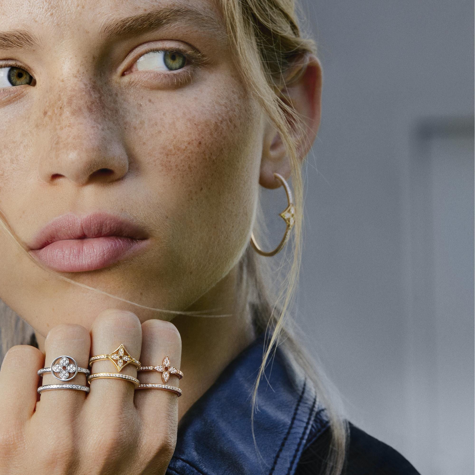 Pendientes de aro Idylle Blossom de oro amarillo y diamantes  Joyería Categorías Joyería | LOUIS VUITTON (Zoom de producto)
