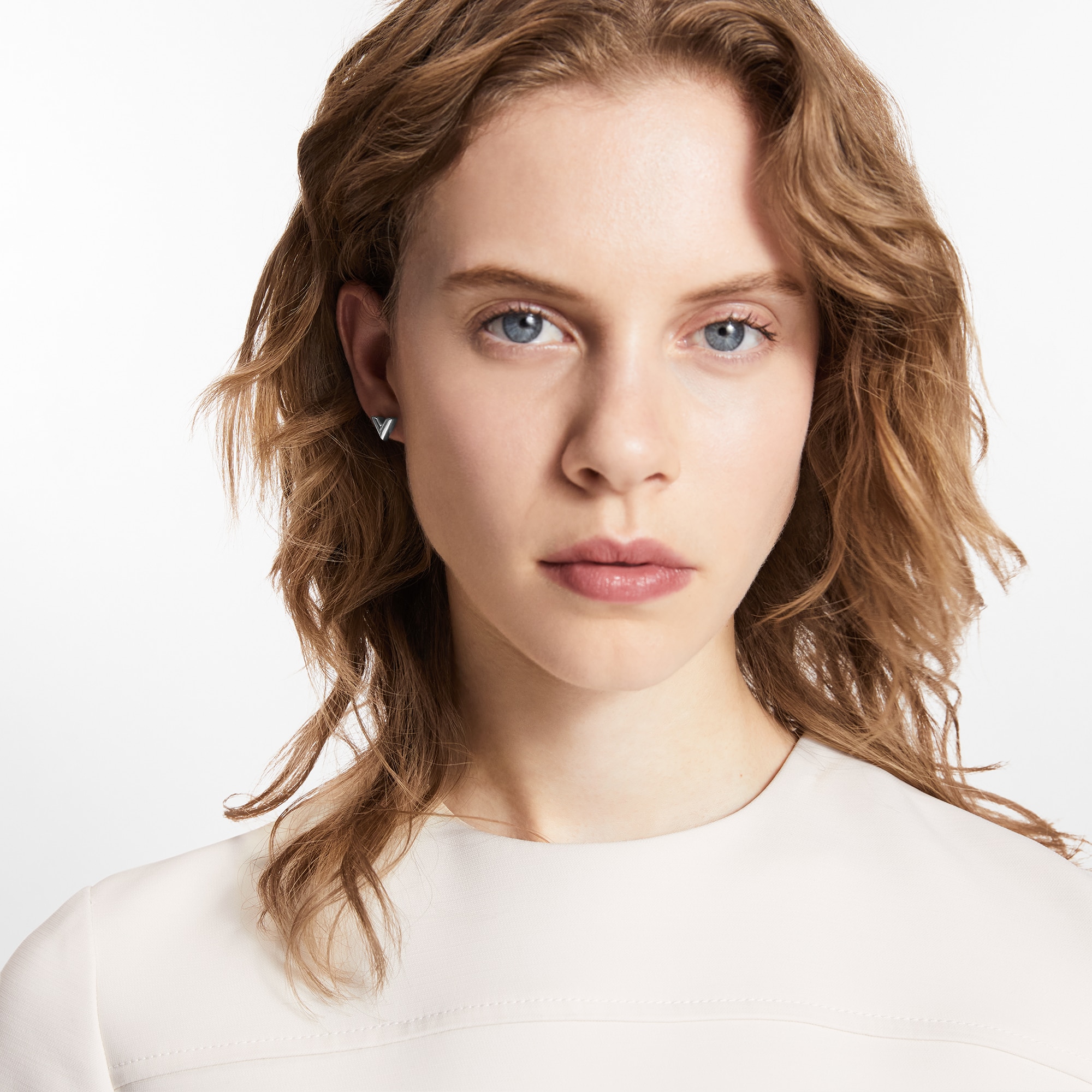 Pendientes de botón Essential V S00 Mujer Bisutería Toda la bisutería | LOUIS VUITTON (Zoom de producto)