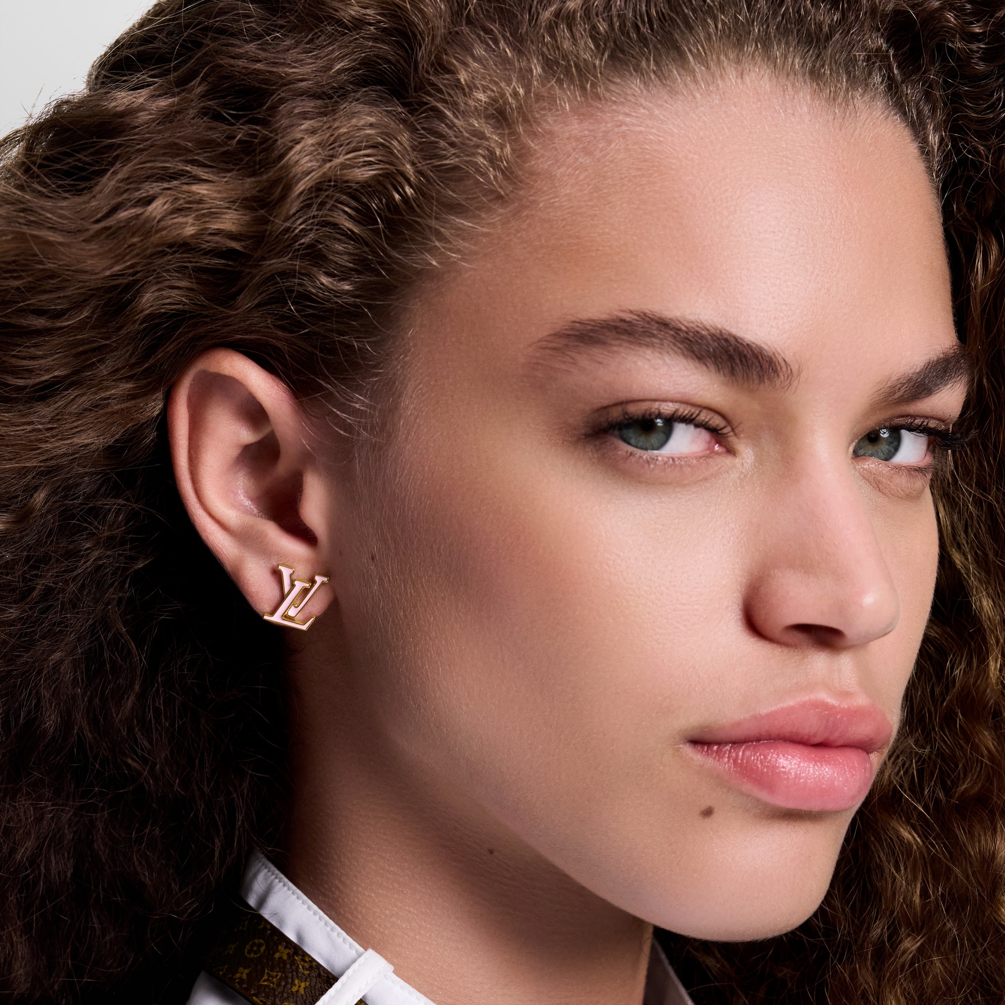 Pendientes de esmalte LV Iconic S00 Mujer Bisutería Pendientes | LOUIS VUITTON (Zoom de producto)