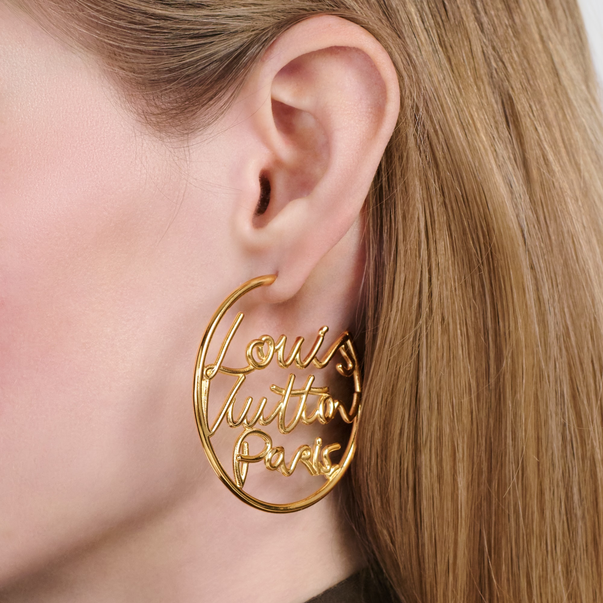 Pendientes LV Script S00 Mujer Bisutería Toda la bisutería | LOUIS VUITTON (Zoom de producto)