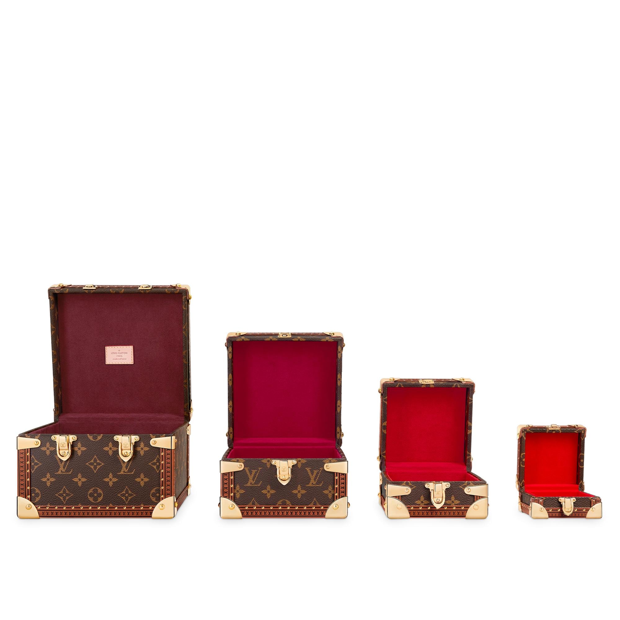 Pirámide de baúles Lona Monogram Baúles, Viaje y Hogar Lo más destacado Campaña Art of Living | LOUIS VUITTON (Zoom de producto)