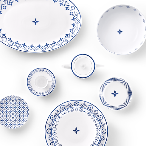 Plato ovalado Monogram Flower Tile Baúles, Viaje y Hogar Hogar y Decoración de mesa Decoración de mesa | LOUIS VUITTON (Zoom de producto)