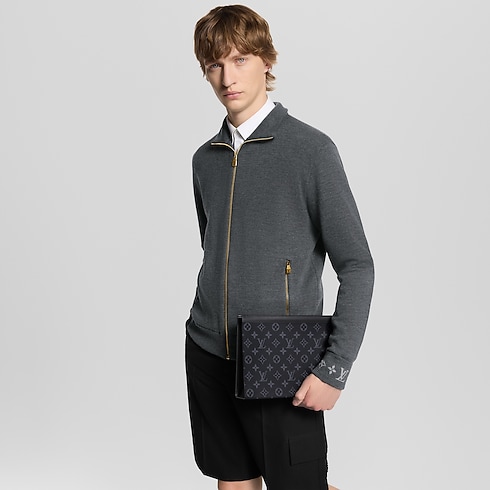 Pochette Voyage MM Monogram Eclipse Novedades Ramadan Ramadan Selection for Him | LOUIS VUITTON (Zoom de producto)