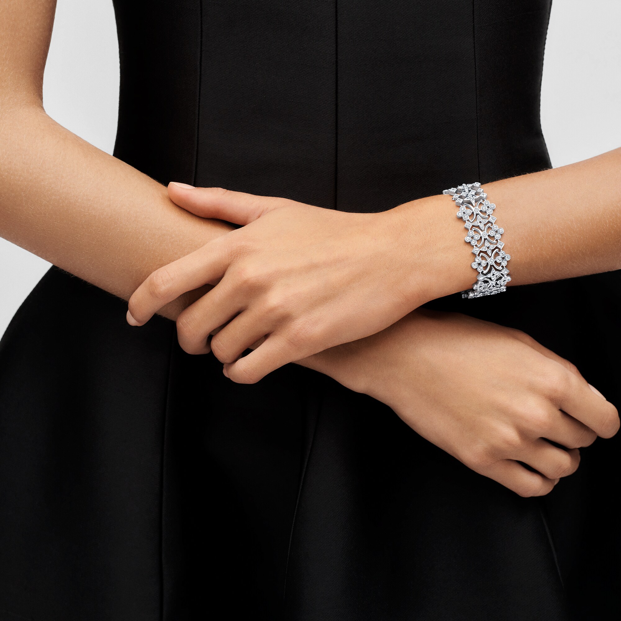 Pulsera Dentelle Masterpiece de oro blanco y diamantes  Joyería Categorías Joyería | LOUIS VUITTON (Zoom de producto)