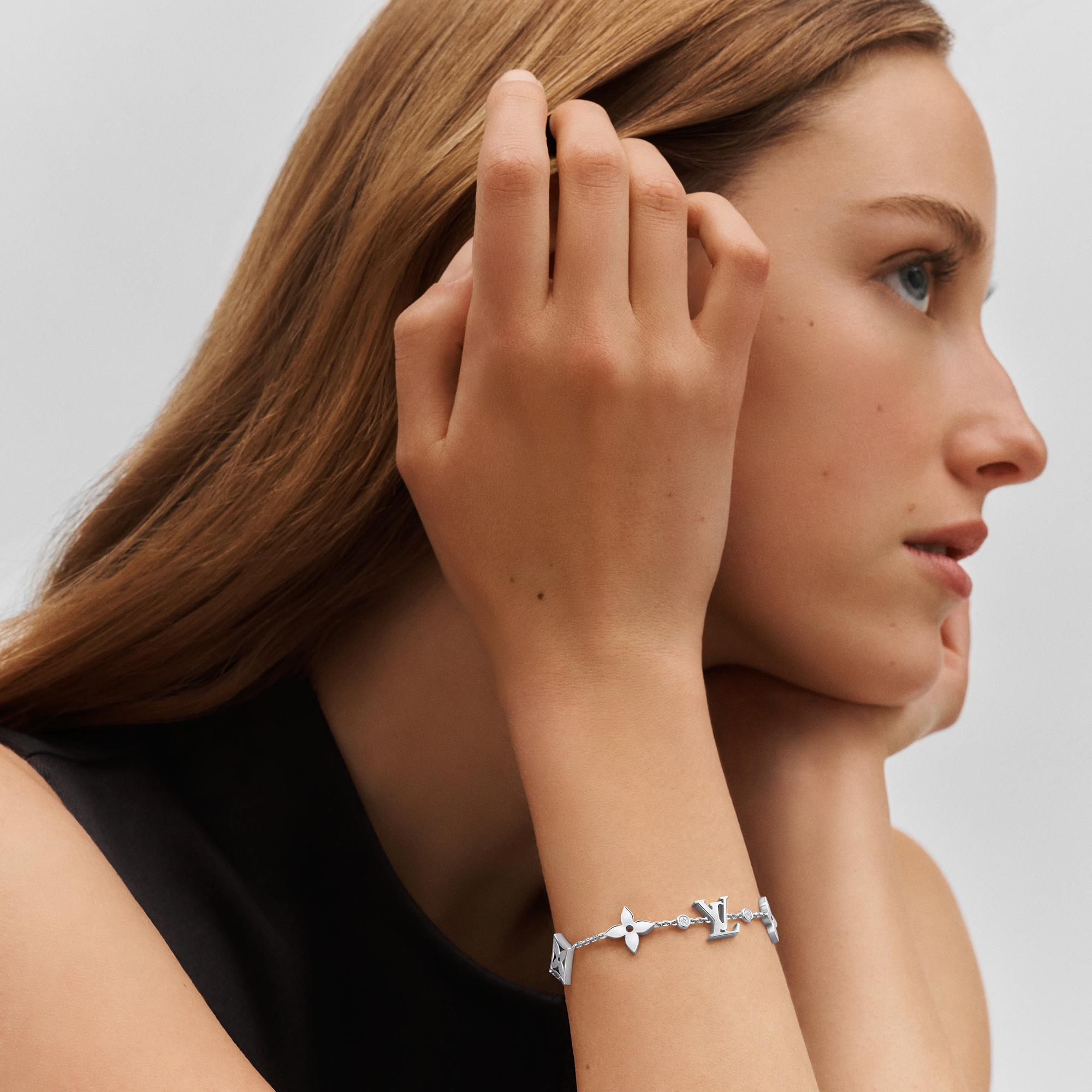 PULSERA IDYLLE BLOSSOM MONOGRAM DE ORO BLANCO Y DIAMANTES  Joyería Categorías Joyería | LOUIS VUITTON (Zoom de producto)