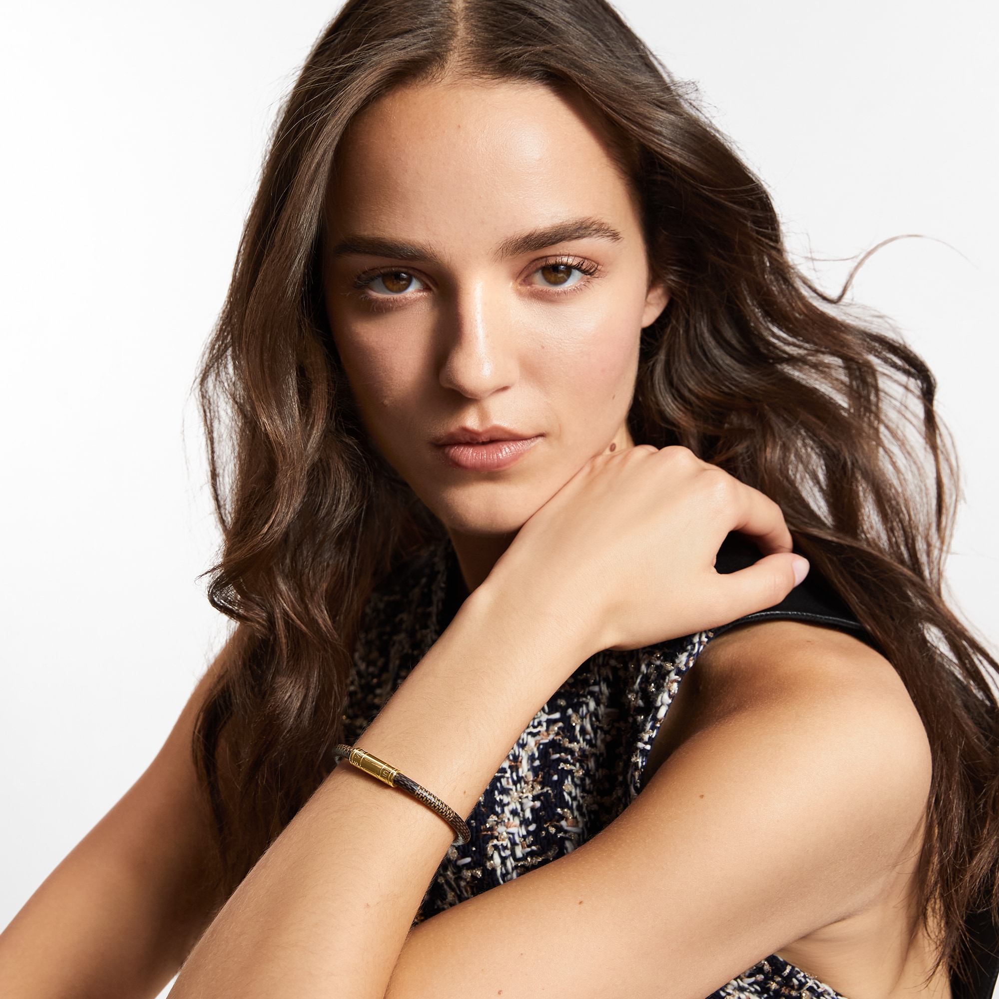 Pulsera Keep it Lona Damier Ebène Mujer Accesorios Nuevo esta temporada | LOUIS VUITTON (Zoom de producto)