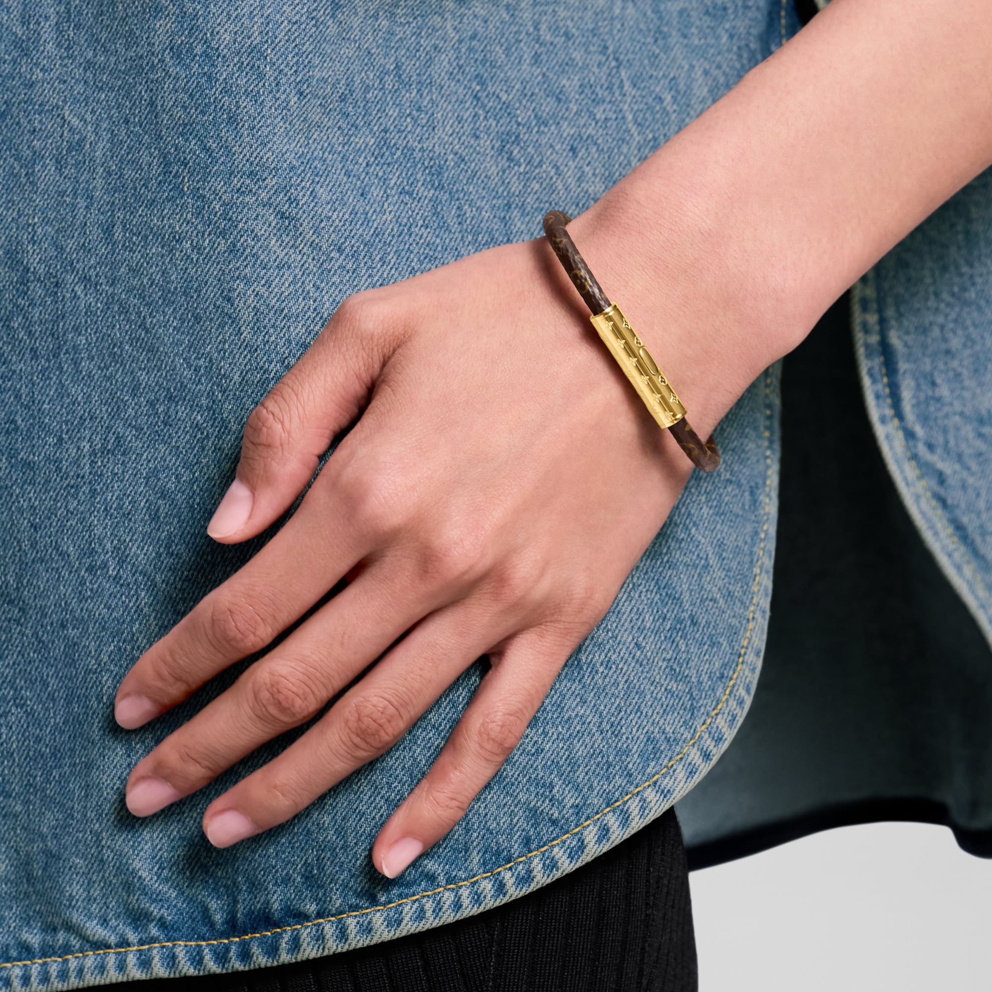 Pulsera LV Confidential Lona Monogram Mujer Bisutería Toda la bisutería | LOUIS VUITTON (Zoom de producto)