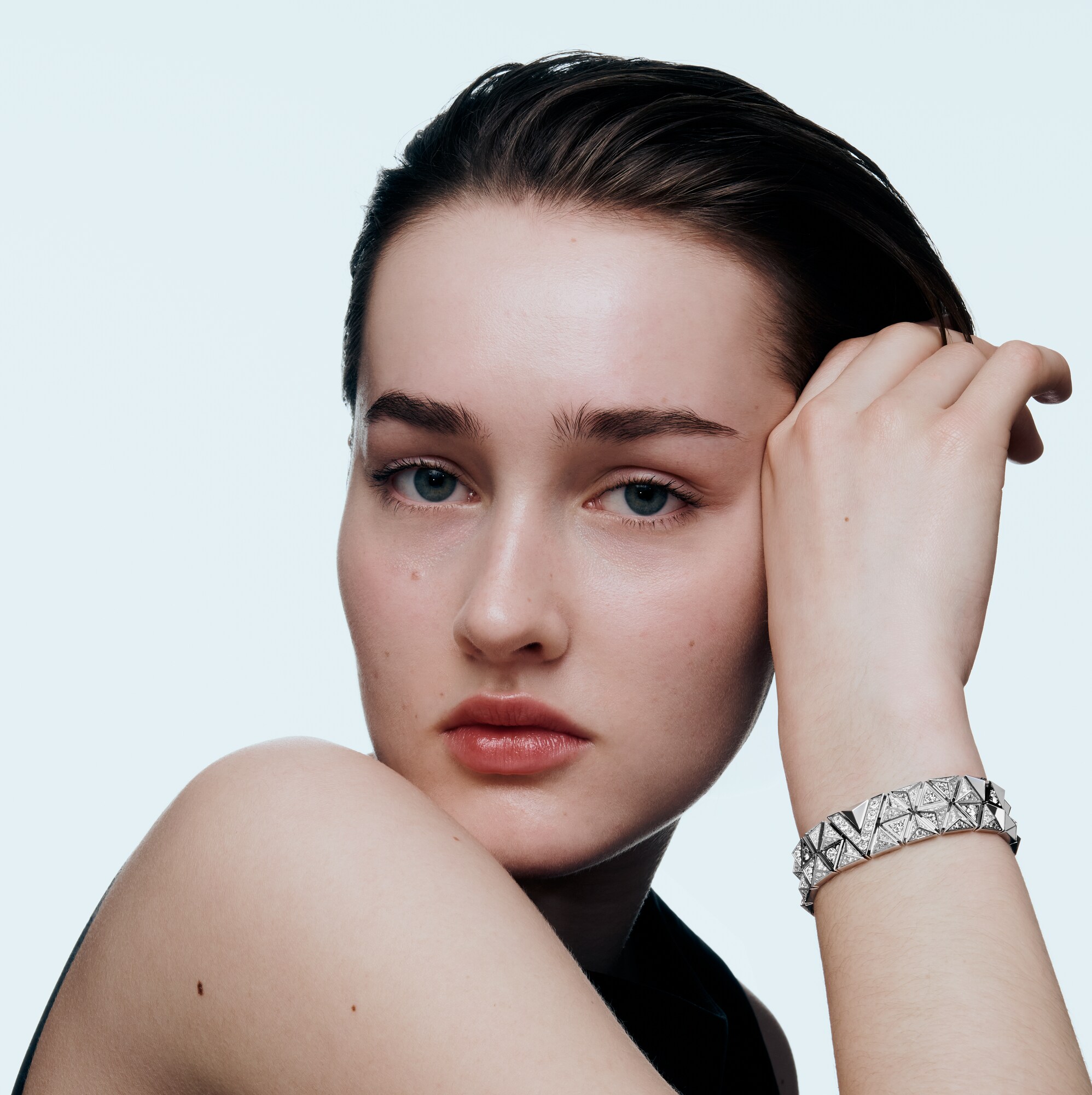 Pulsera Pure V de fila doble en oro blanco y diamantes  Joyería Categorías Pulseras | LOUIS VUITTON (Zoom de producto)