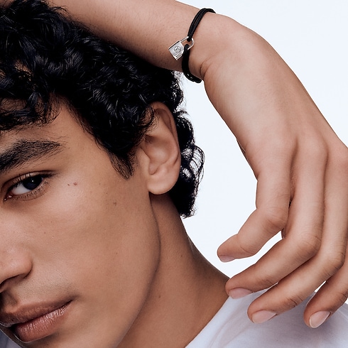 Pulsera Silver Lockit en plata de ley y laca negra con cordón de poliéster negro Joyería Categorías Pulseras | LOUIS VUITTON (Zoom de producto)