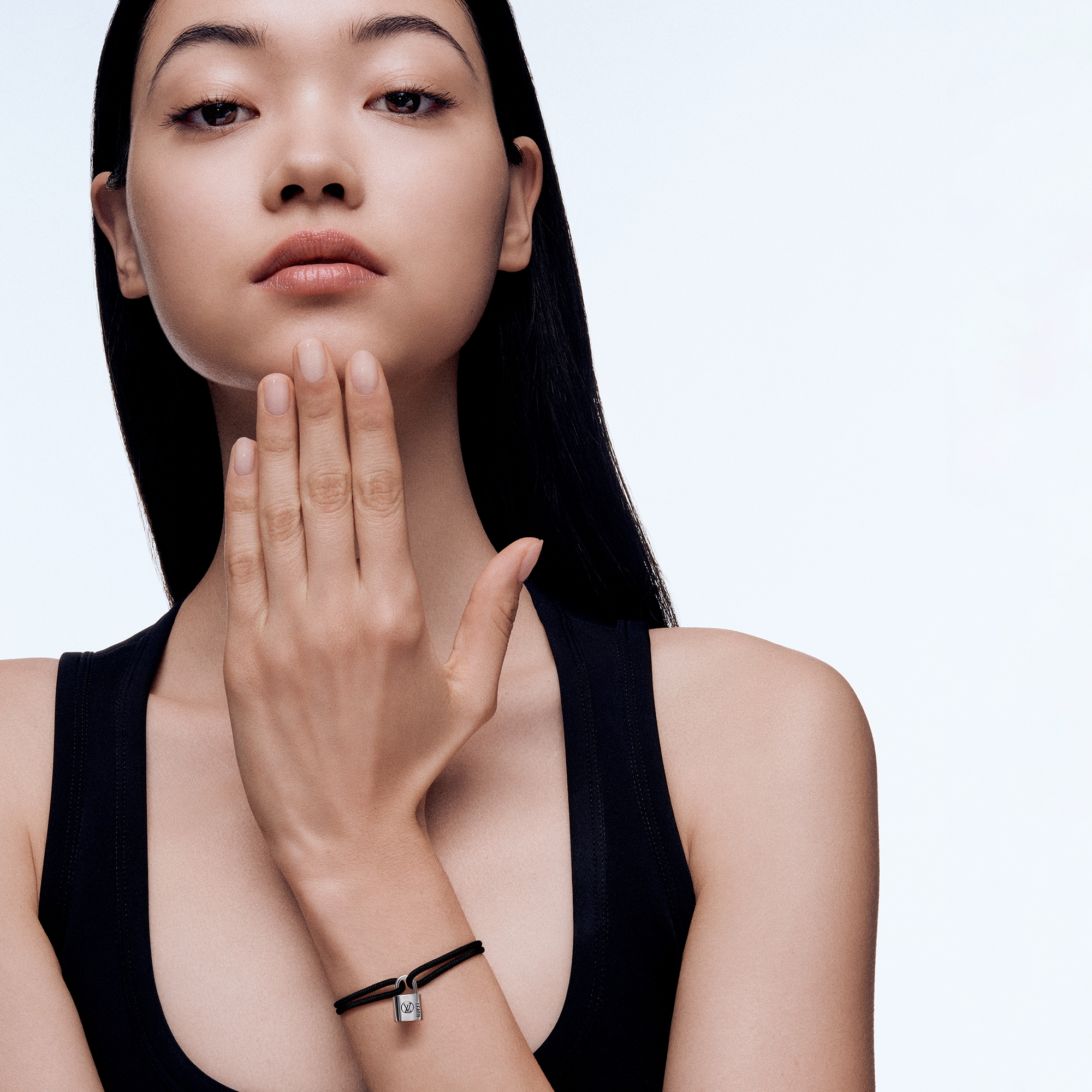 Pulsera Silver Lockit en plata de ley y laca negra con cordón de poliéster negro  Joyería Categorías Pulseras | LOUIS VUITTON (Zoom de producto)