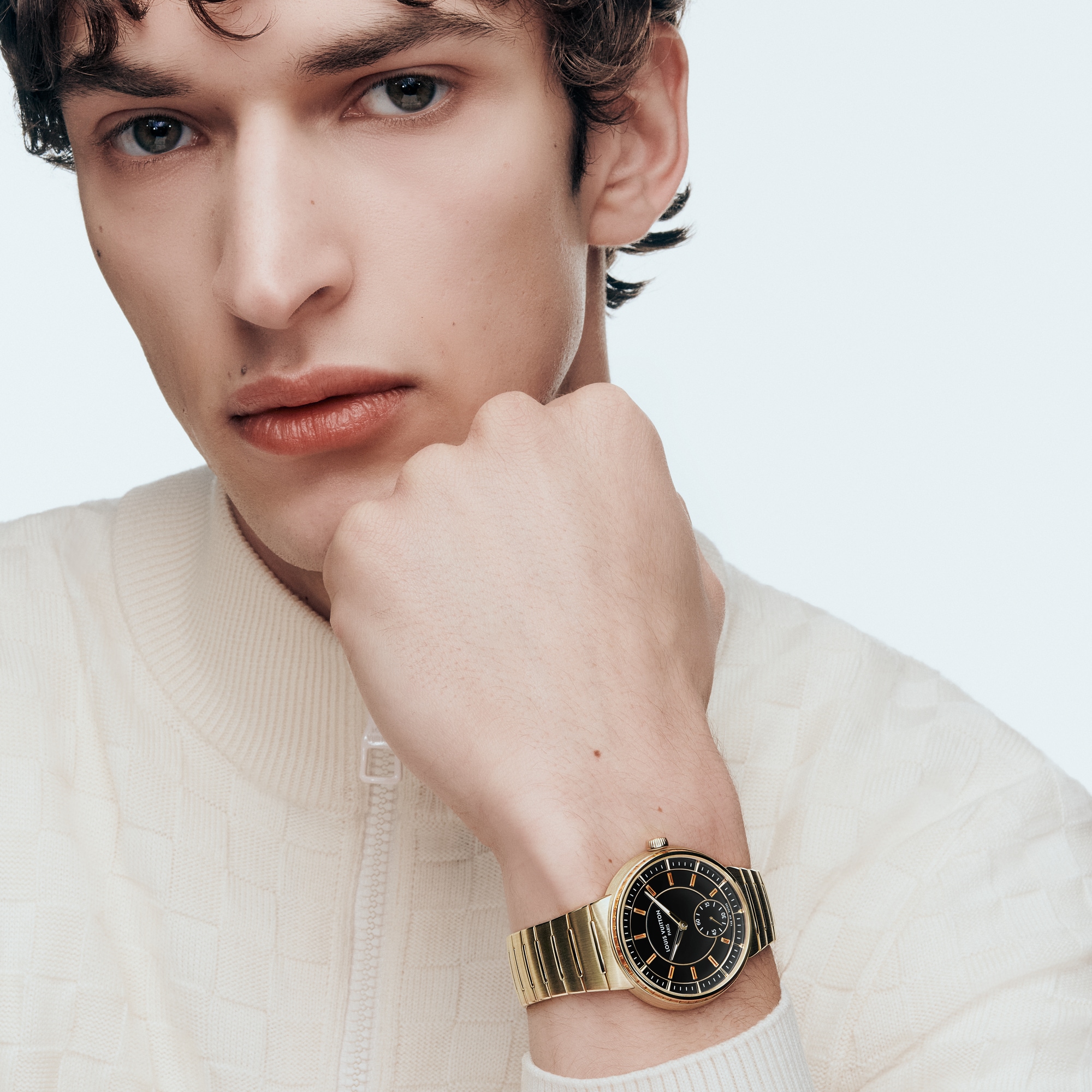 Reloj automático Tambour de 40 mm de oro amarillo, ónix y zafiros  Relojería Todos los relojes } | LOUIS VUITTON (Zoom de producto)